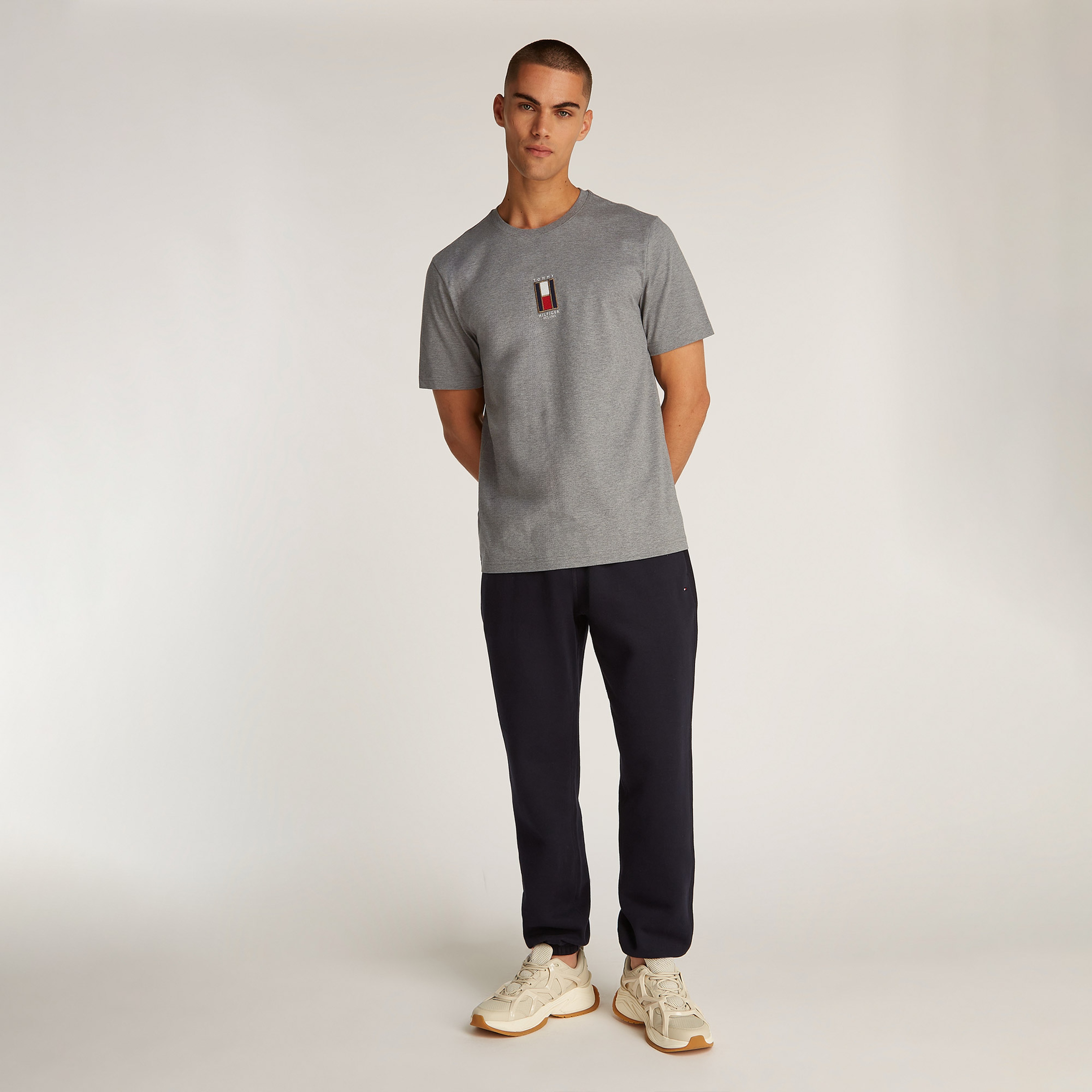 Tommy Hilfiger Vertical Flag Erkek Gri T-Shirt