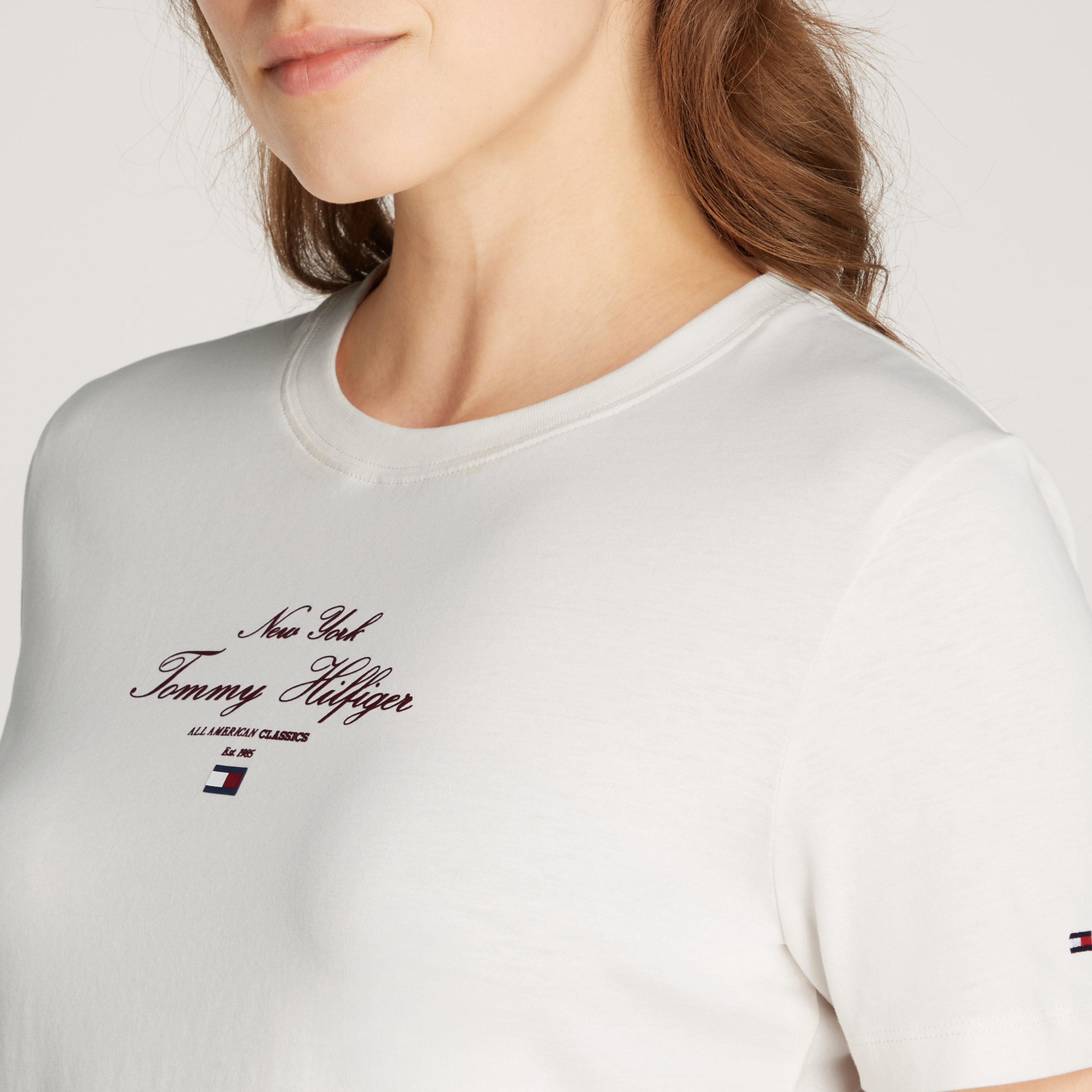Tommy Hilfiger Regular Script Kadın Krem Rengi T-Shirt