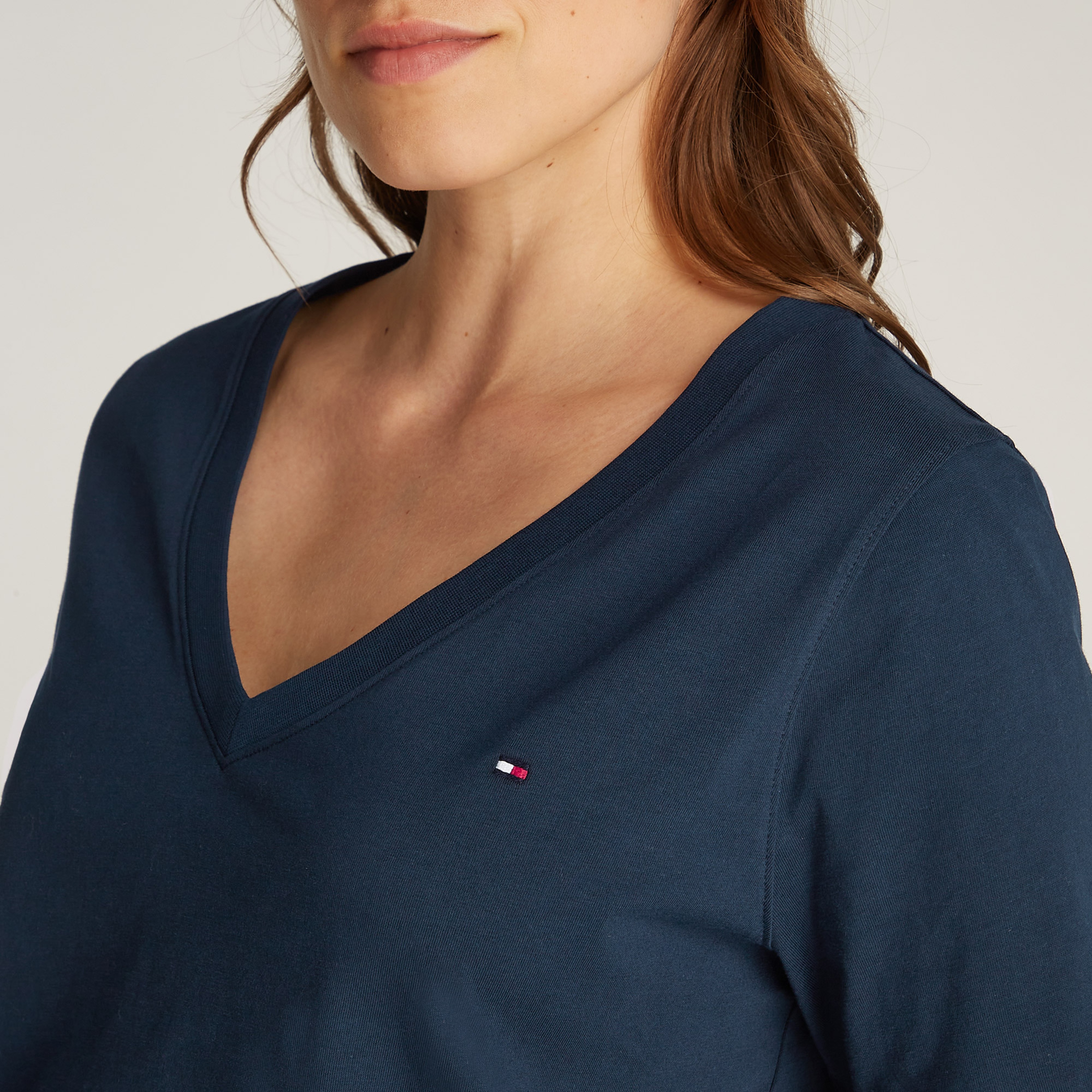 Tommy Hilfiger Modern Regular Flag V-Nk Kadın Lacivert T-Shirt