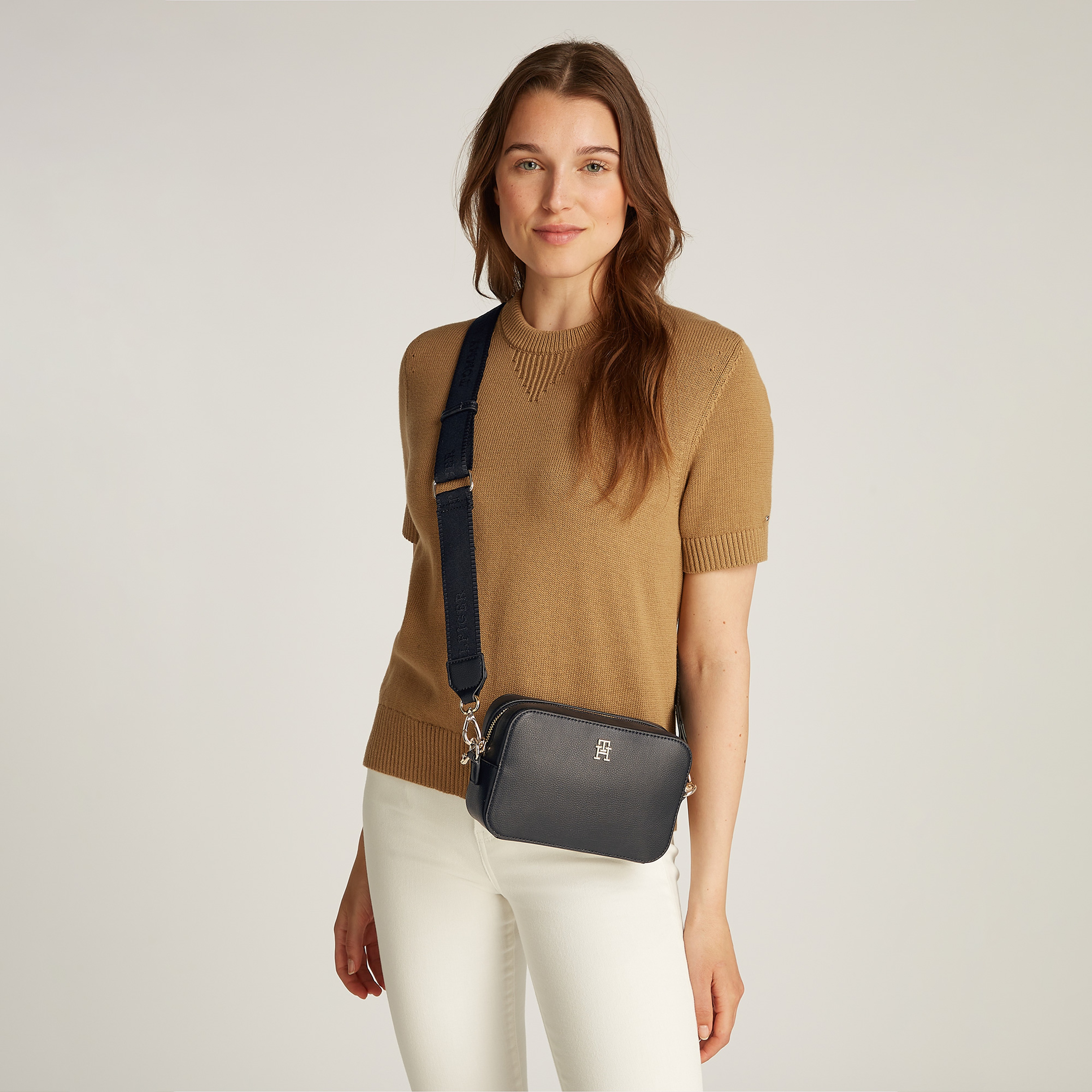 Tommy Hilfiger Soft Logo Kadın Siyah El Çantası