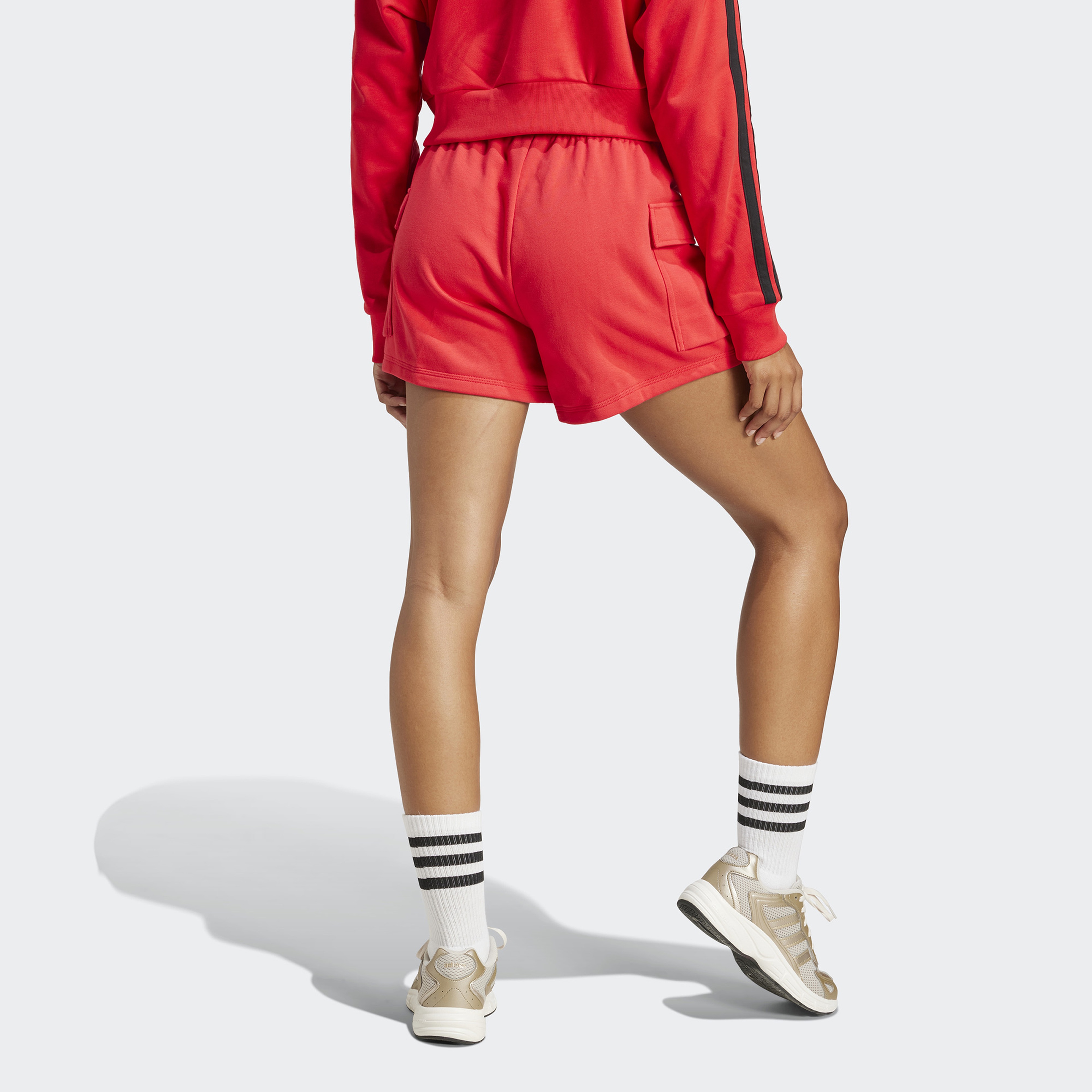 adidas Essentials Small Logo French Terry Cargo Kadın Kırmızı Şort