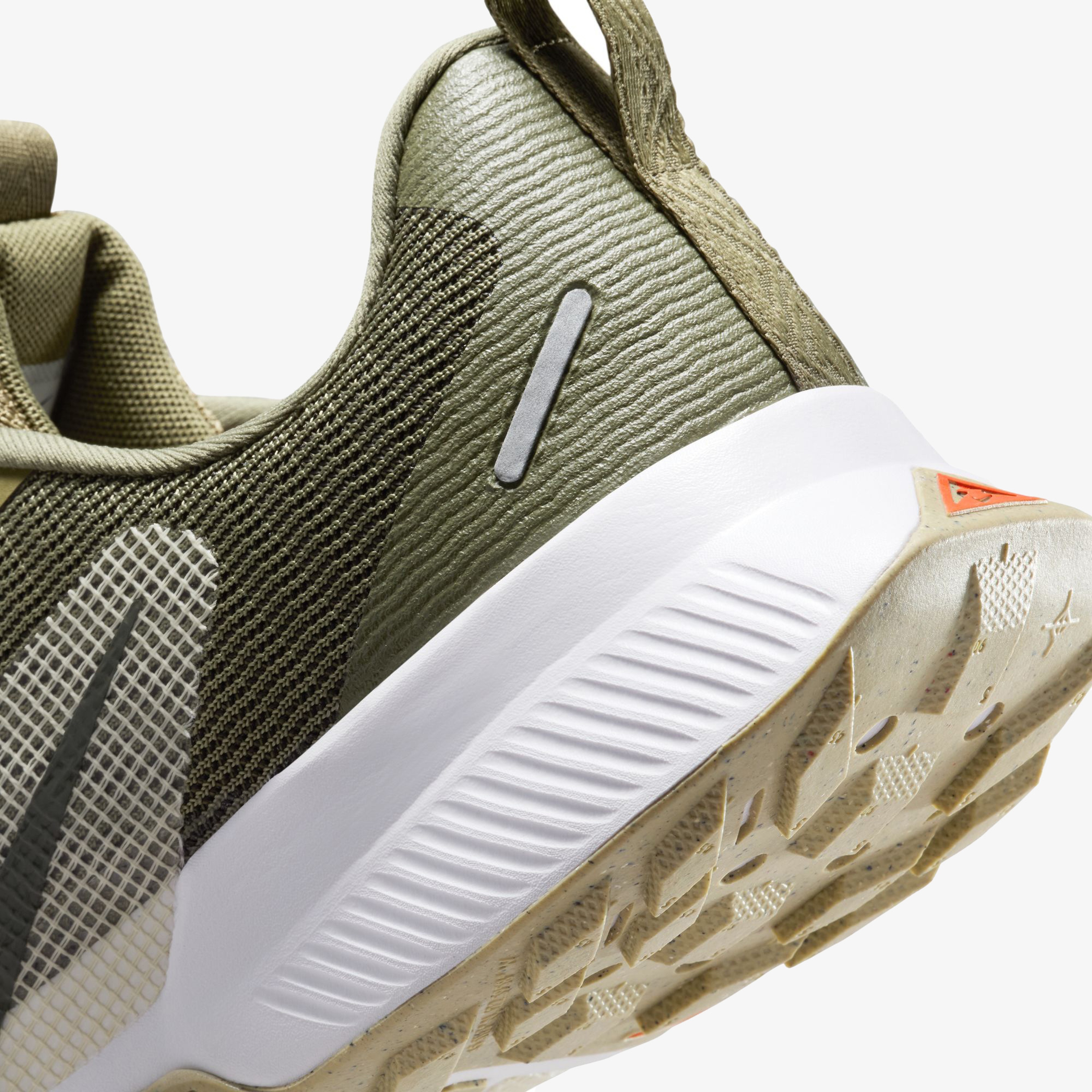Nike Juniper Trail 3 Erkek Haki Koşu Ayakkabısı