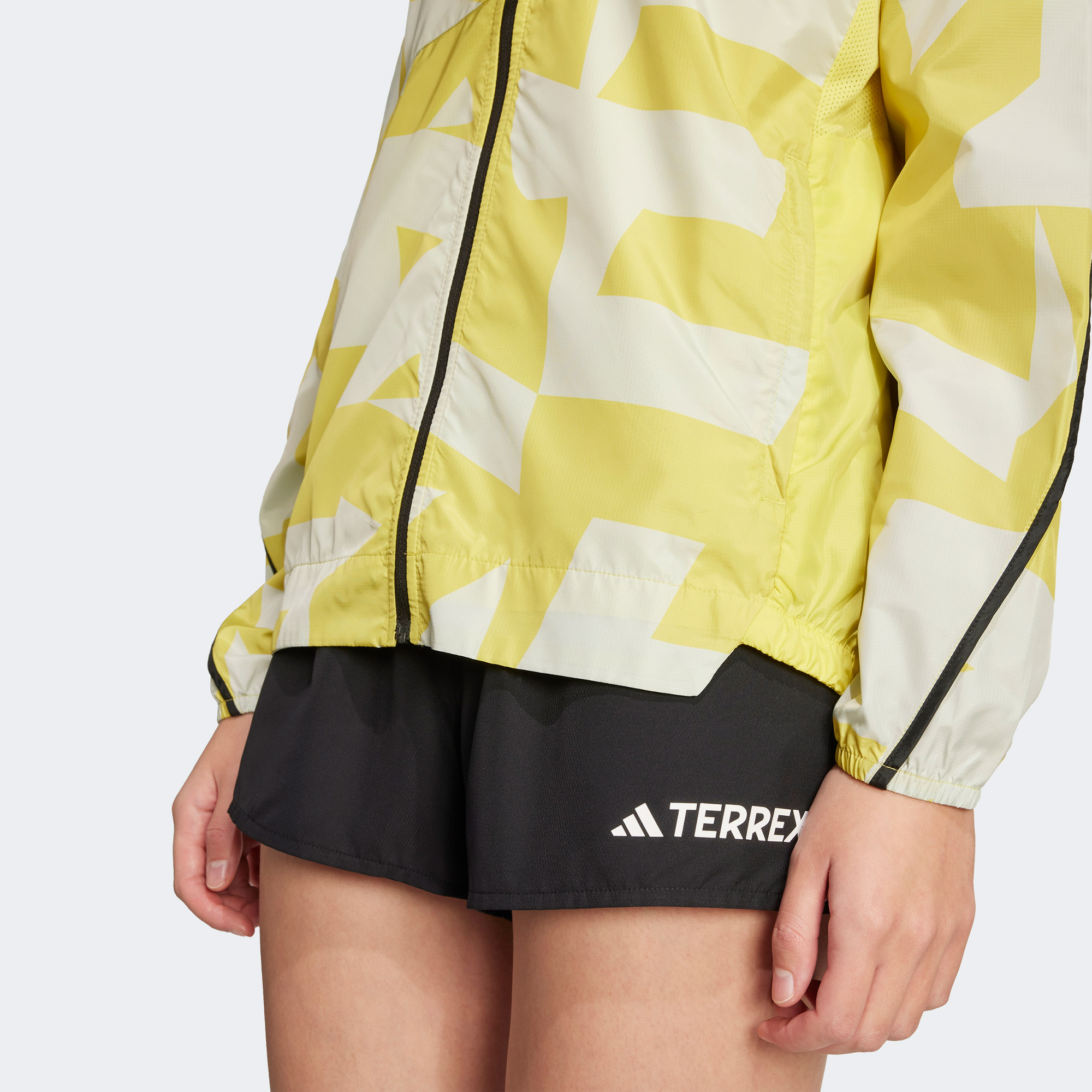 adidas Terrex Multi Printed Wind Kadın Sarı Ceket