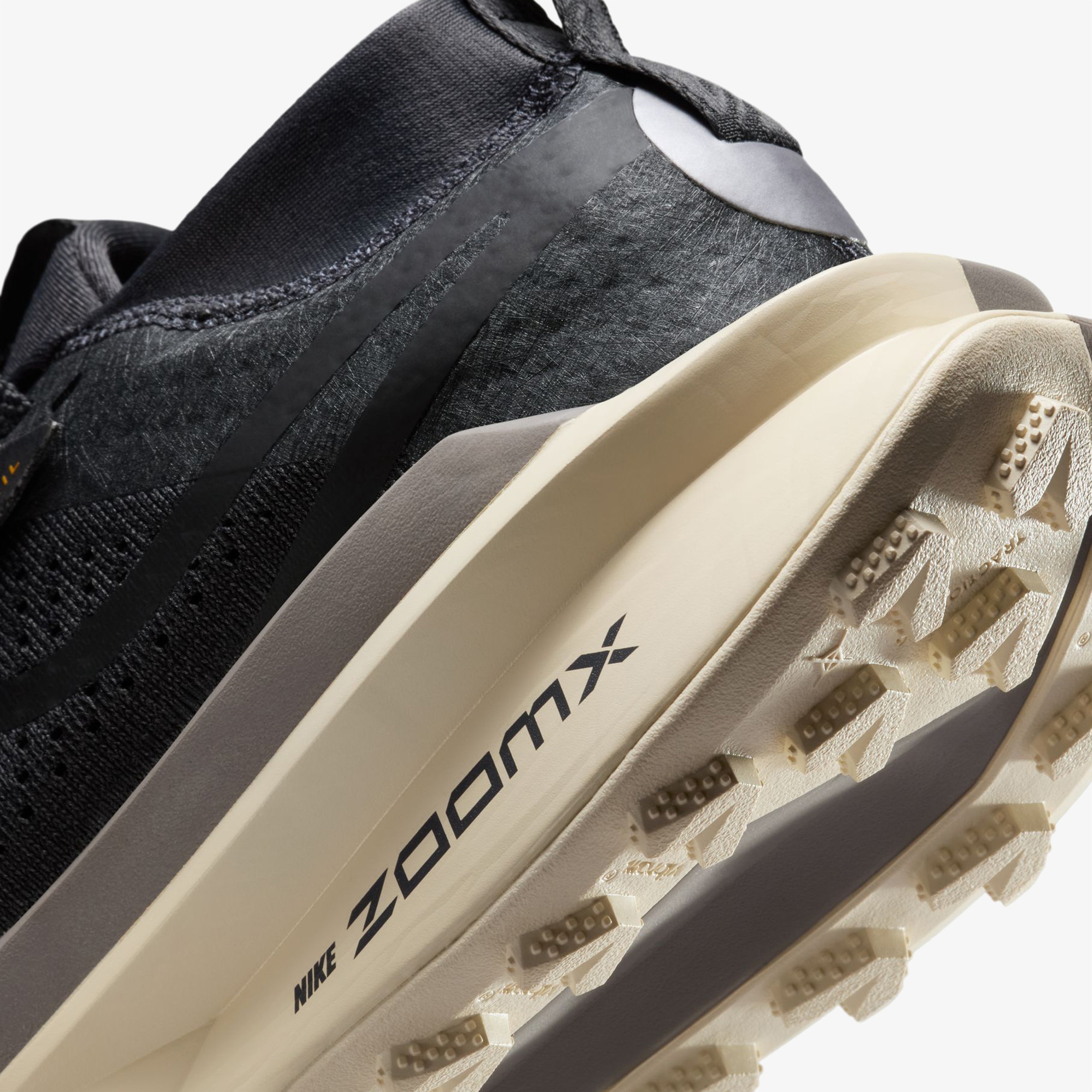 Nike Zegama 2 Kadın Siyah Koşu Ayakkabısı