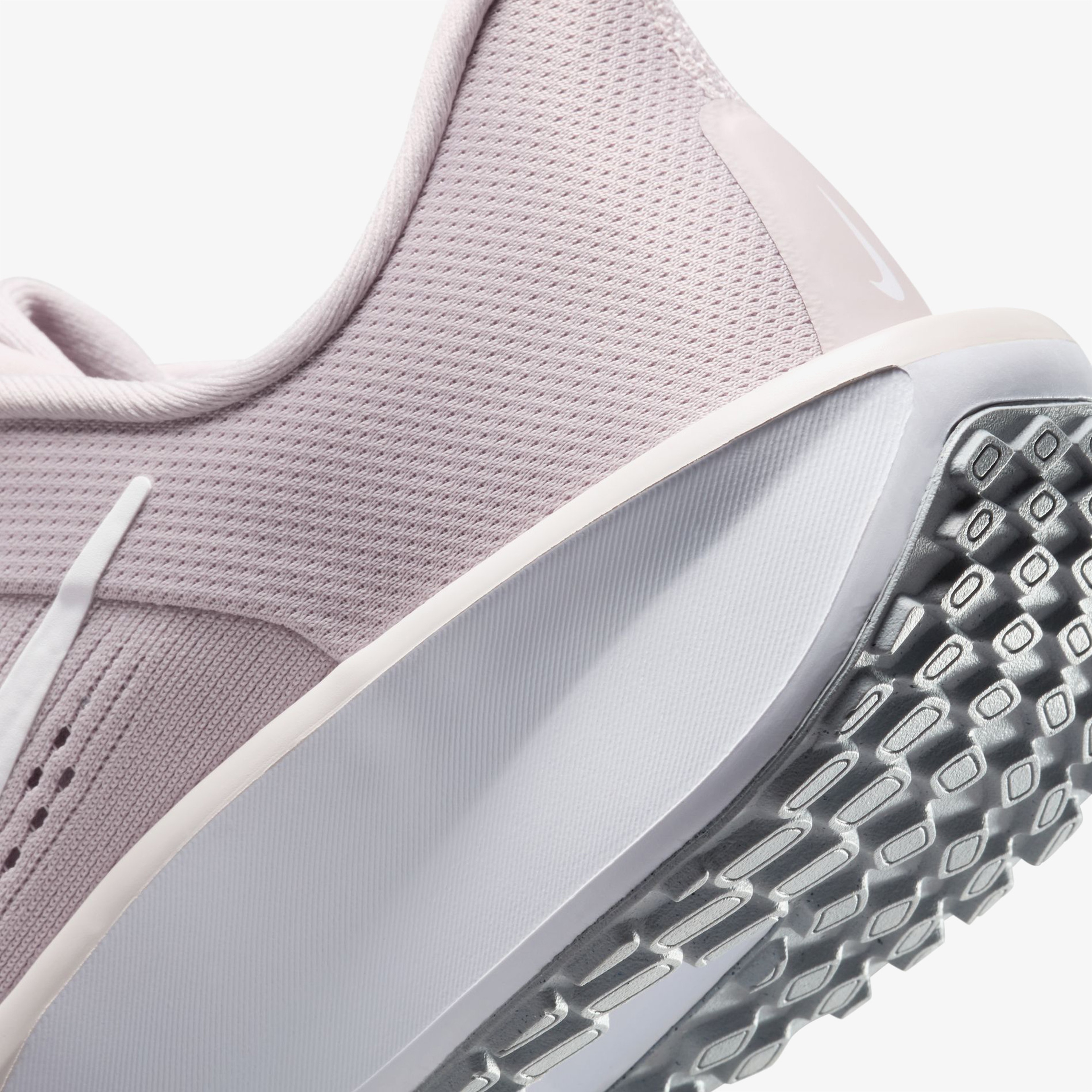 Nike Quest 6 Kadın Gri Koşu Ayakkabısı