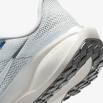 Nike Pegasus 41 Kadın Gri Koşu Ayakkabısı