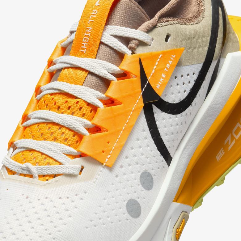 Nike Zegama 2 Kadın Krem Koşu Ayakkabısı