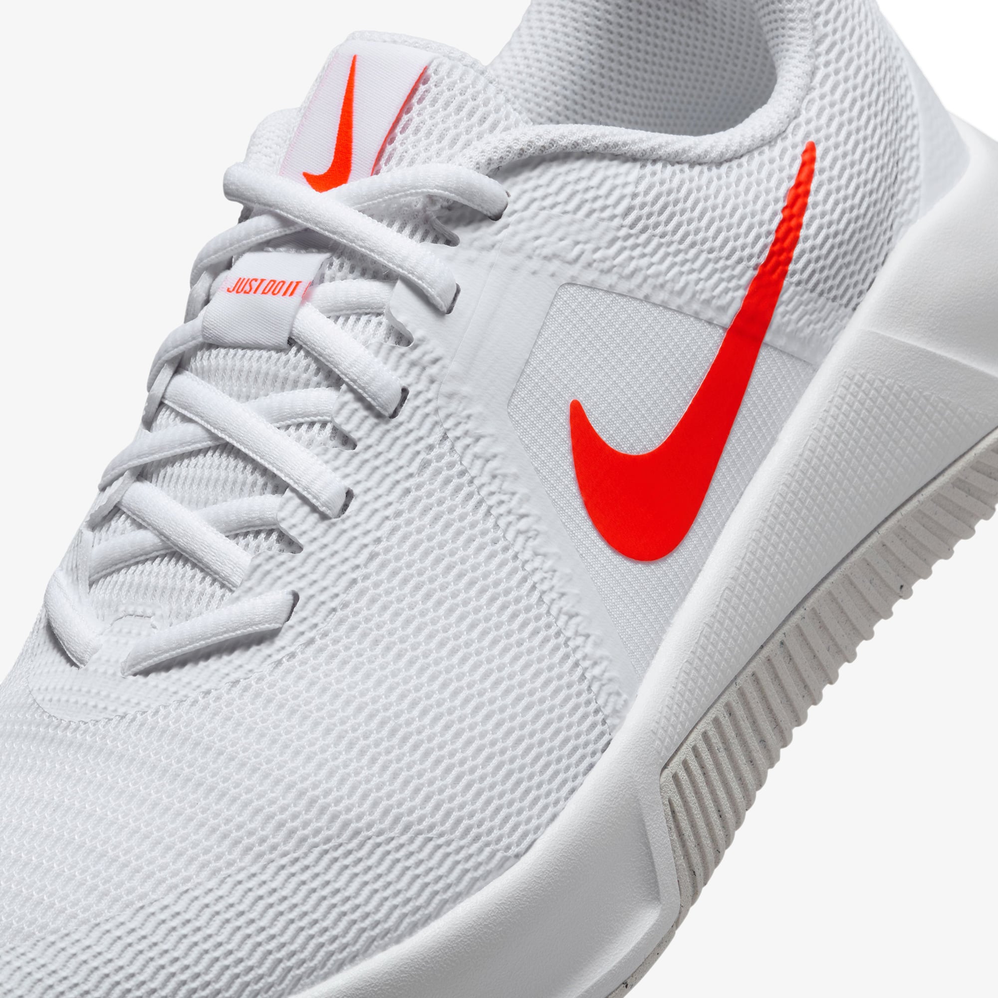 Nike MC Trainer 3 Kadın Beyaz Spor Ayakkabı