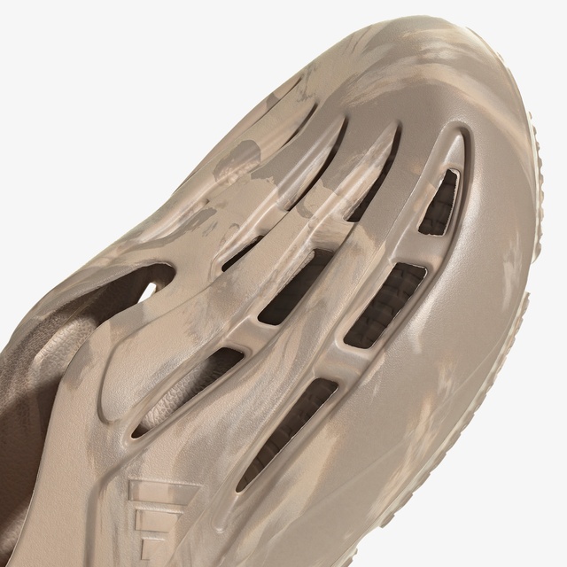 Adidas adidas Lightblaze Moc Erkek Kahverengi Terlik Occasion'da! Kahverengi - 9. görsel