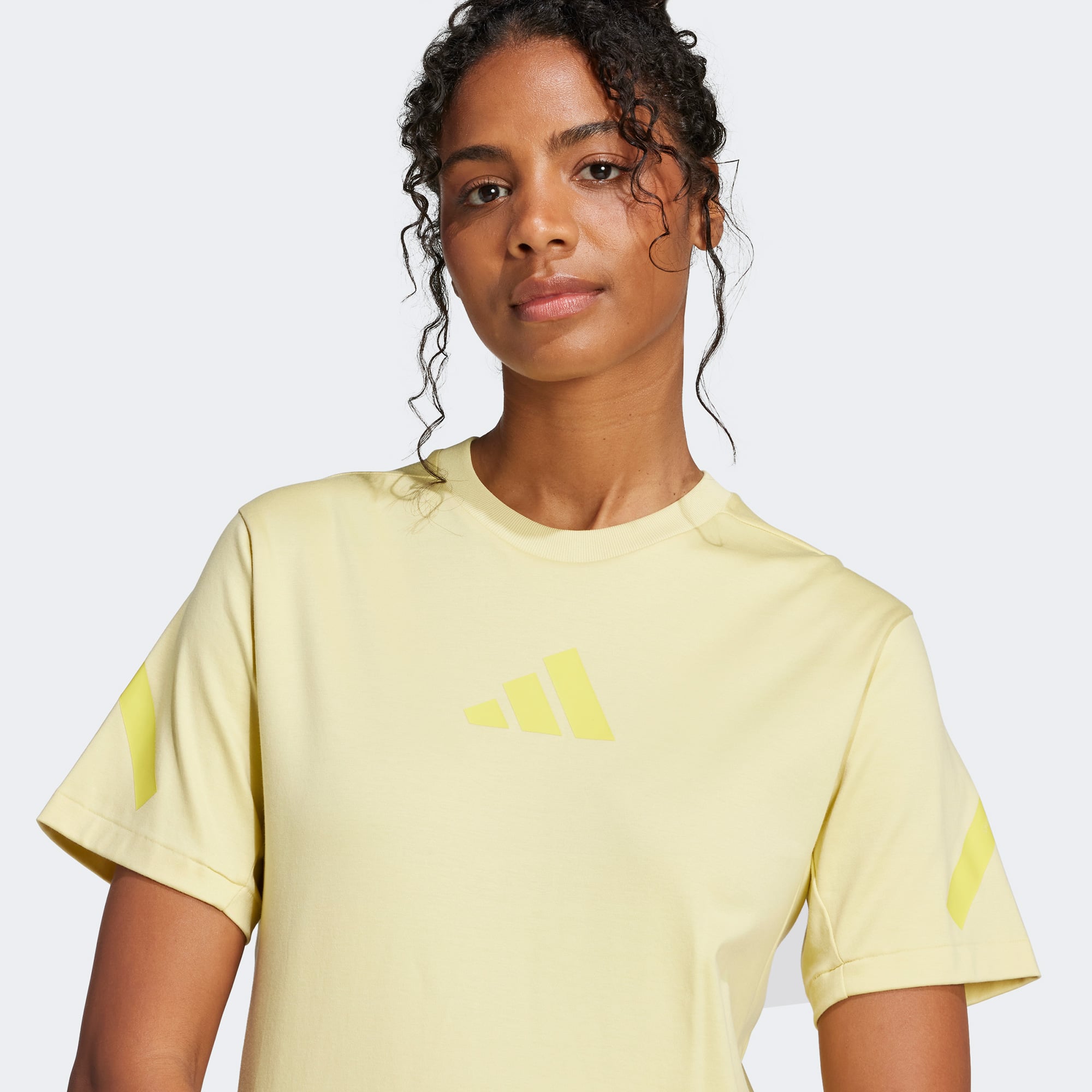 Adidas Kadın Sarı T-Shirt