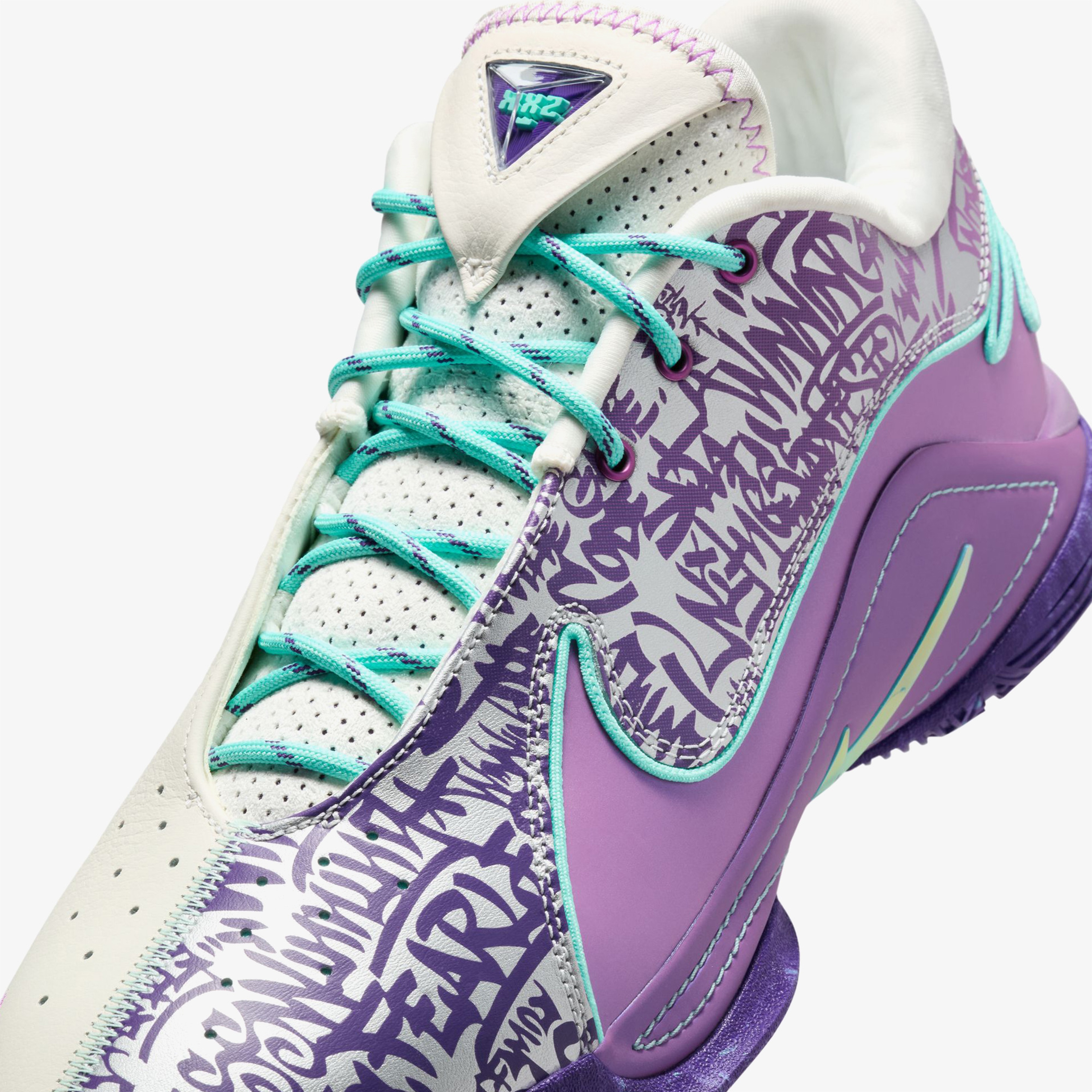 Nike LeBron XXII Erkek Mor Basketbol Ayakkabısı