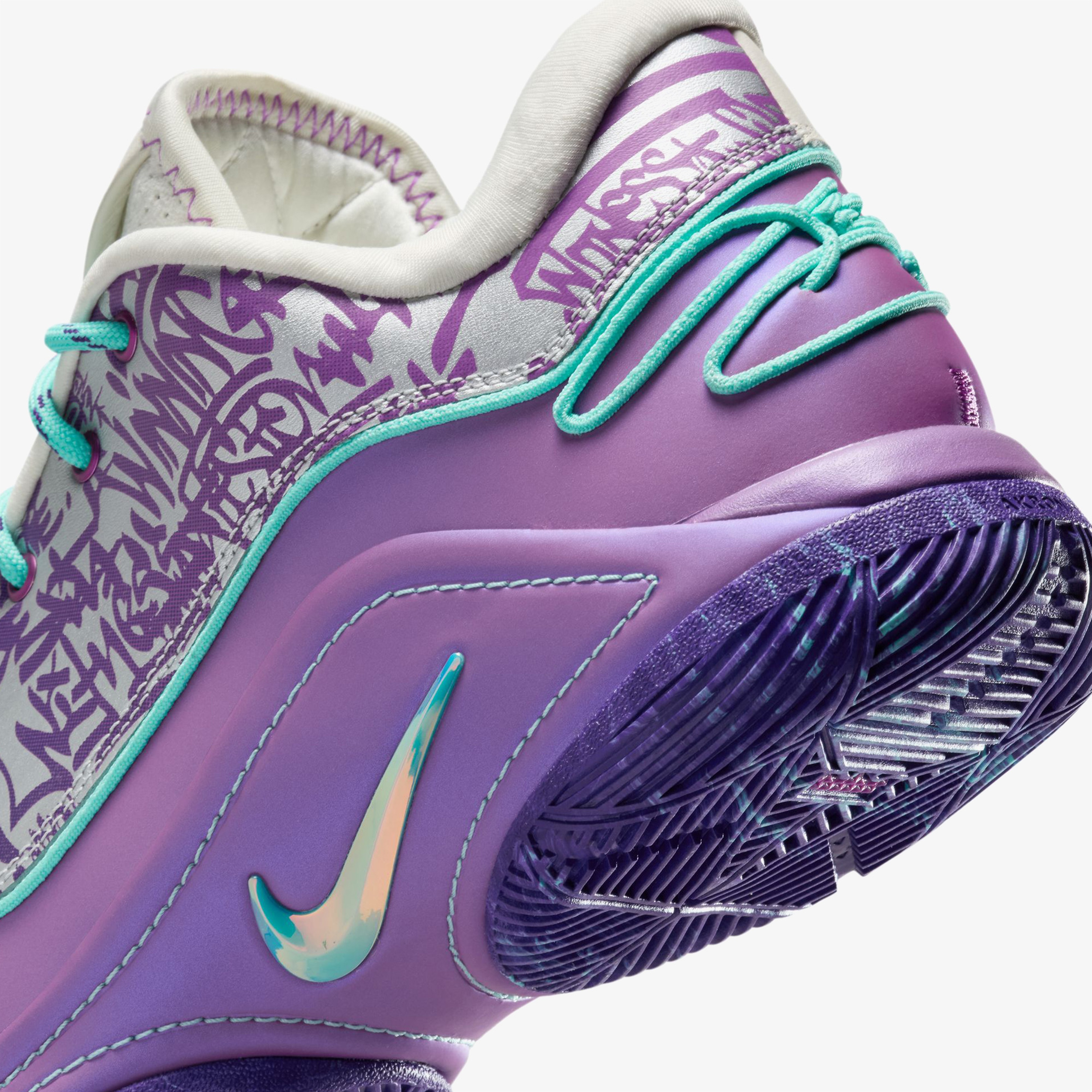 Nike LeBron XXII Erkek Mor Basketbol Ayakkabısı