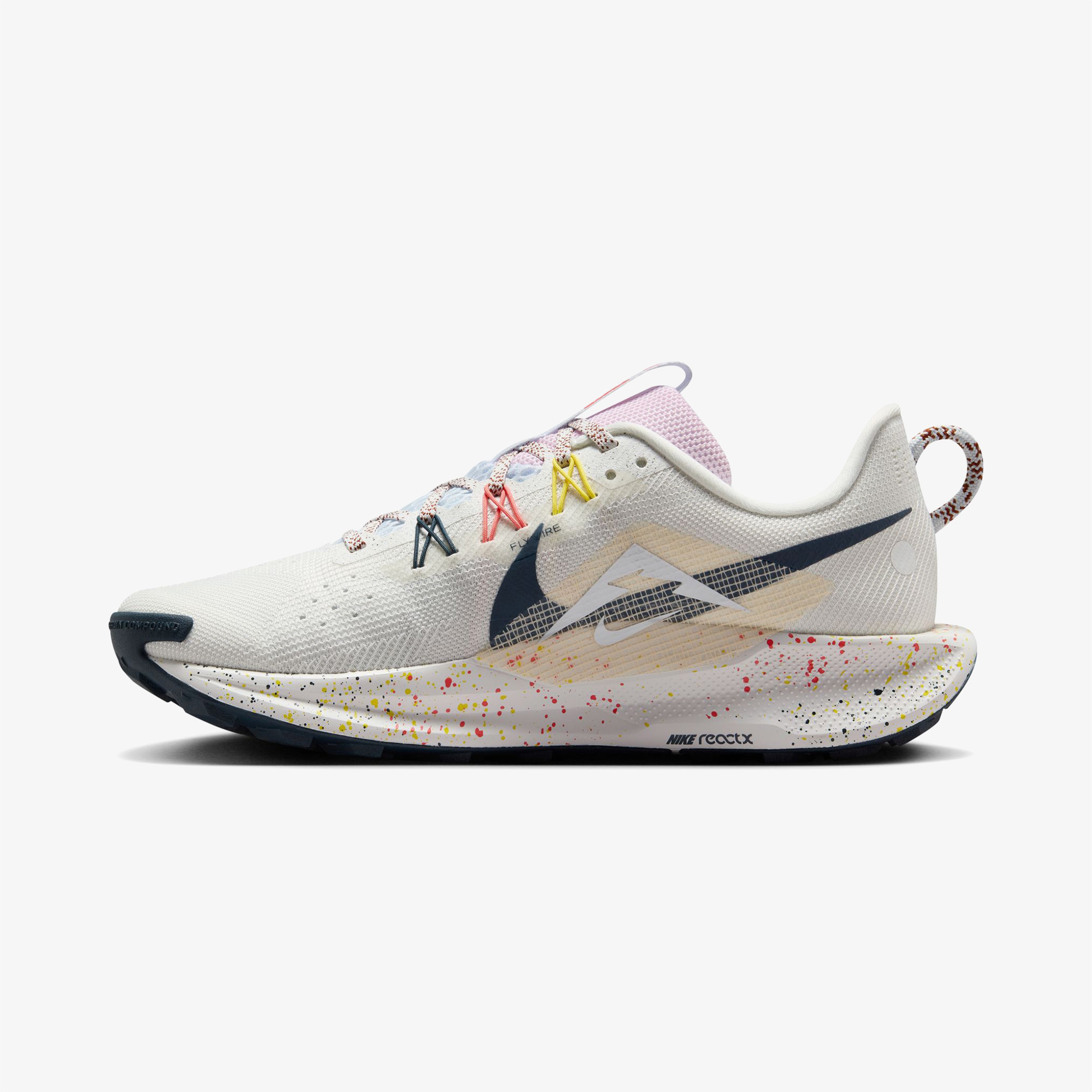 Nike Pegasus Trail 5 Kadın Beyaz Koşu Ayakkabısı