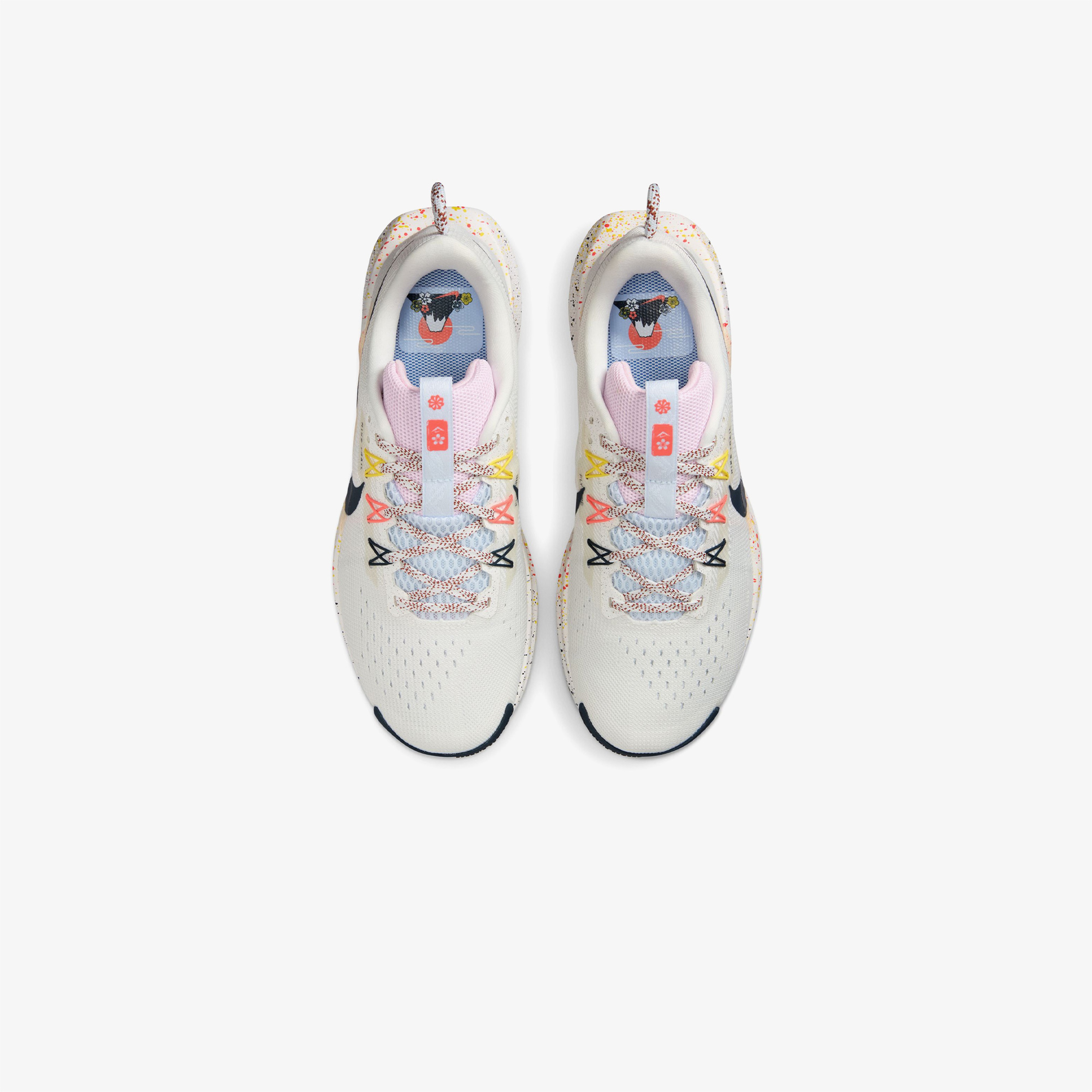 Nike Pegasus Trail 5 Kadın Beyaz Koşu Ayakkabısı