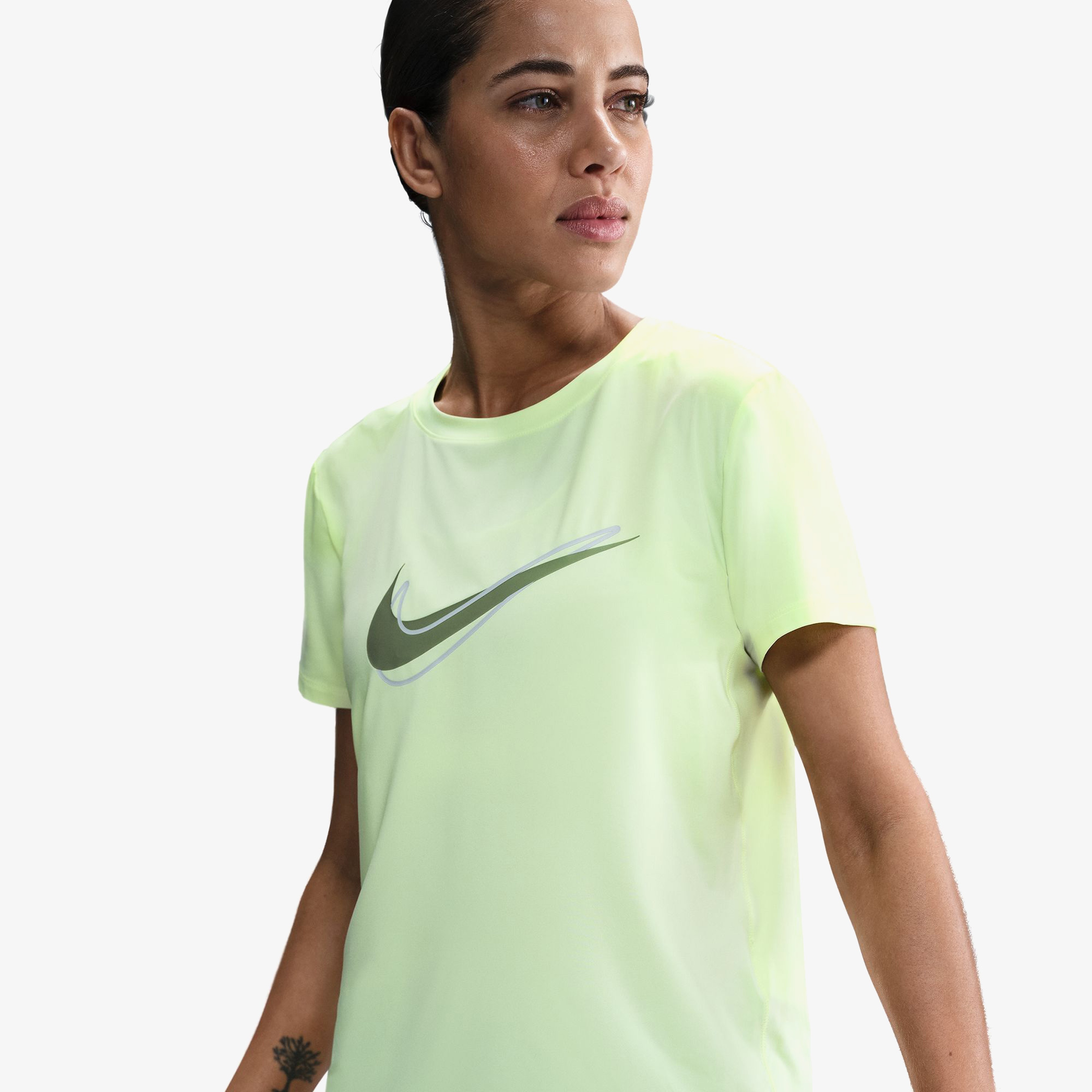Nike One Swoosh Kadın Sarı Koşu T-Shirt