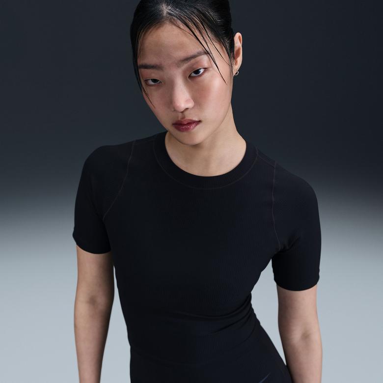 Nike Dri-Fit Zenvy Kadın Siyah T-Shirt