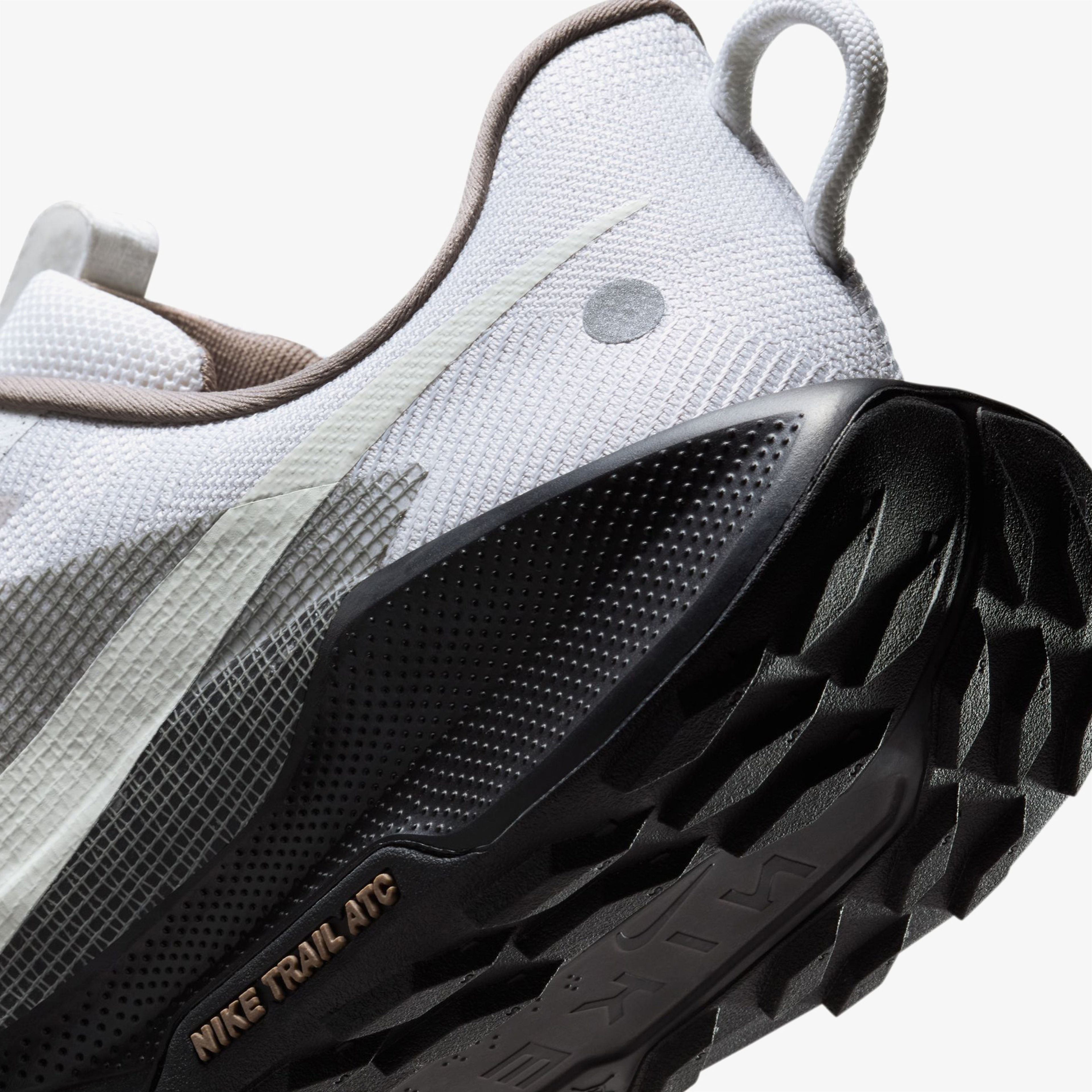 Nike Pegasus Trail 5 Erkek Gri Koşu Ayakkabısı