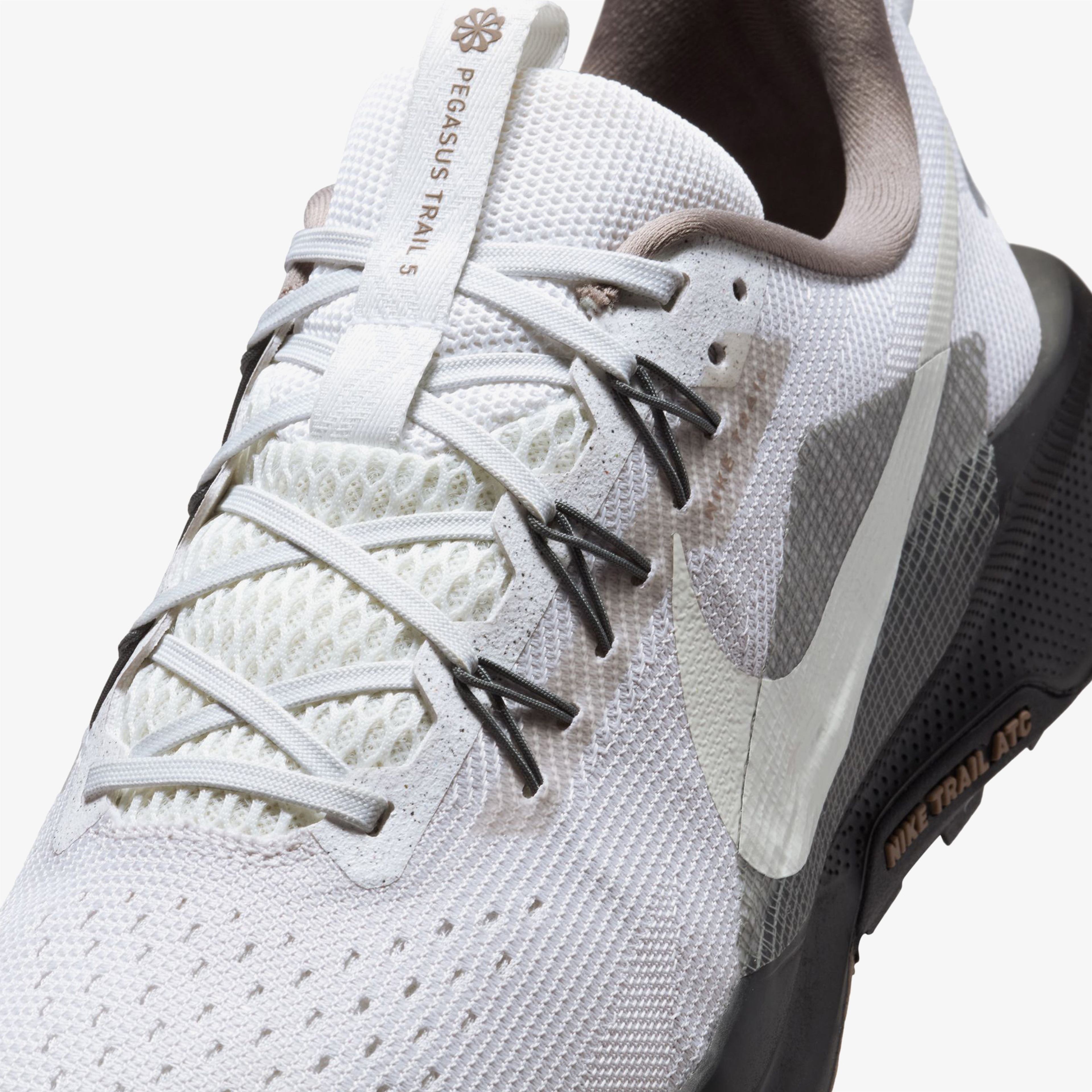 Nike Pegasus Trail 5 Erkek Gri Koşu Ayakkabısı