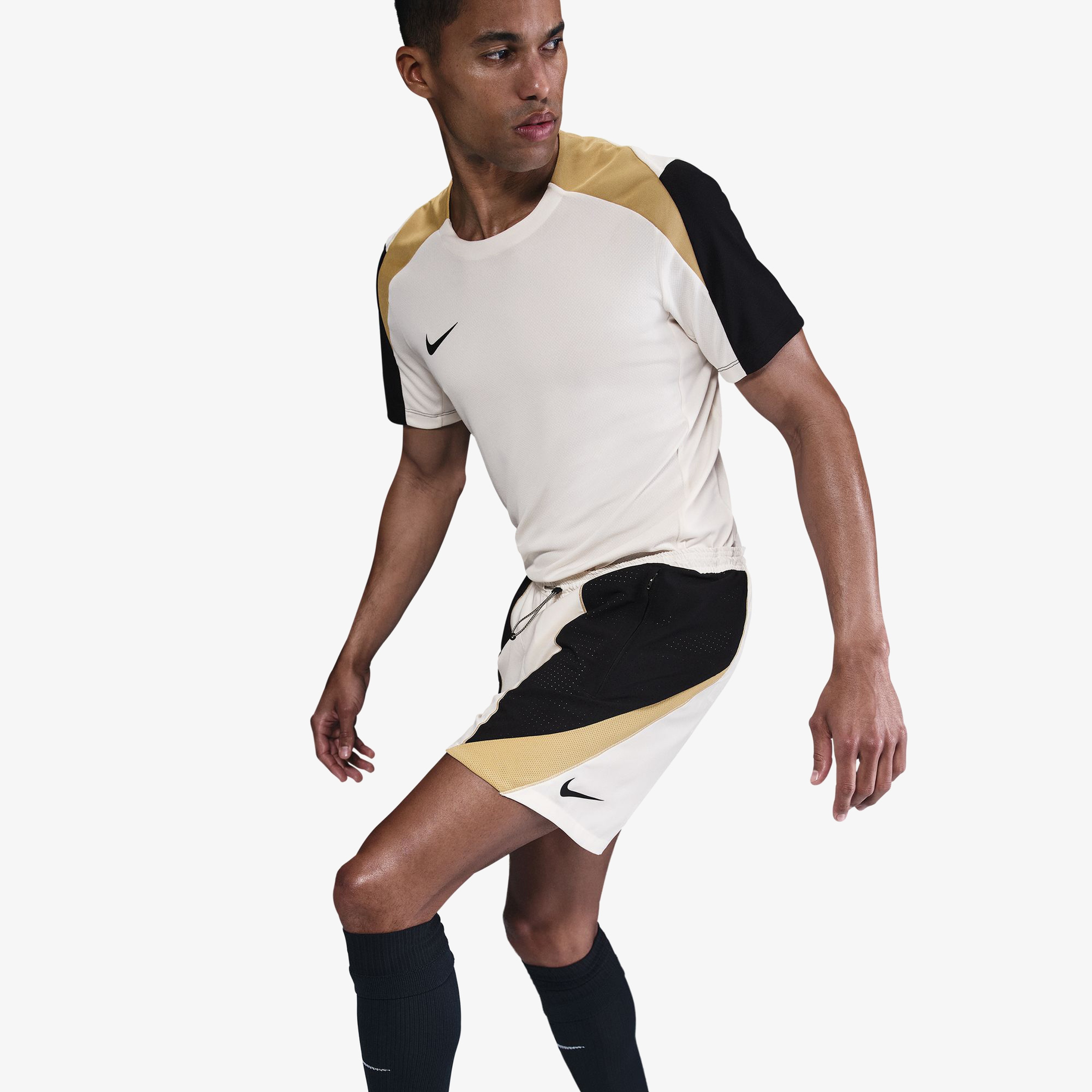 Nike Strike+ Erkek Beyaz T-Shirt