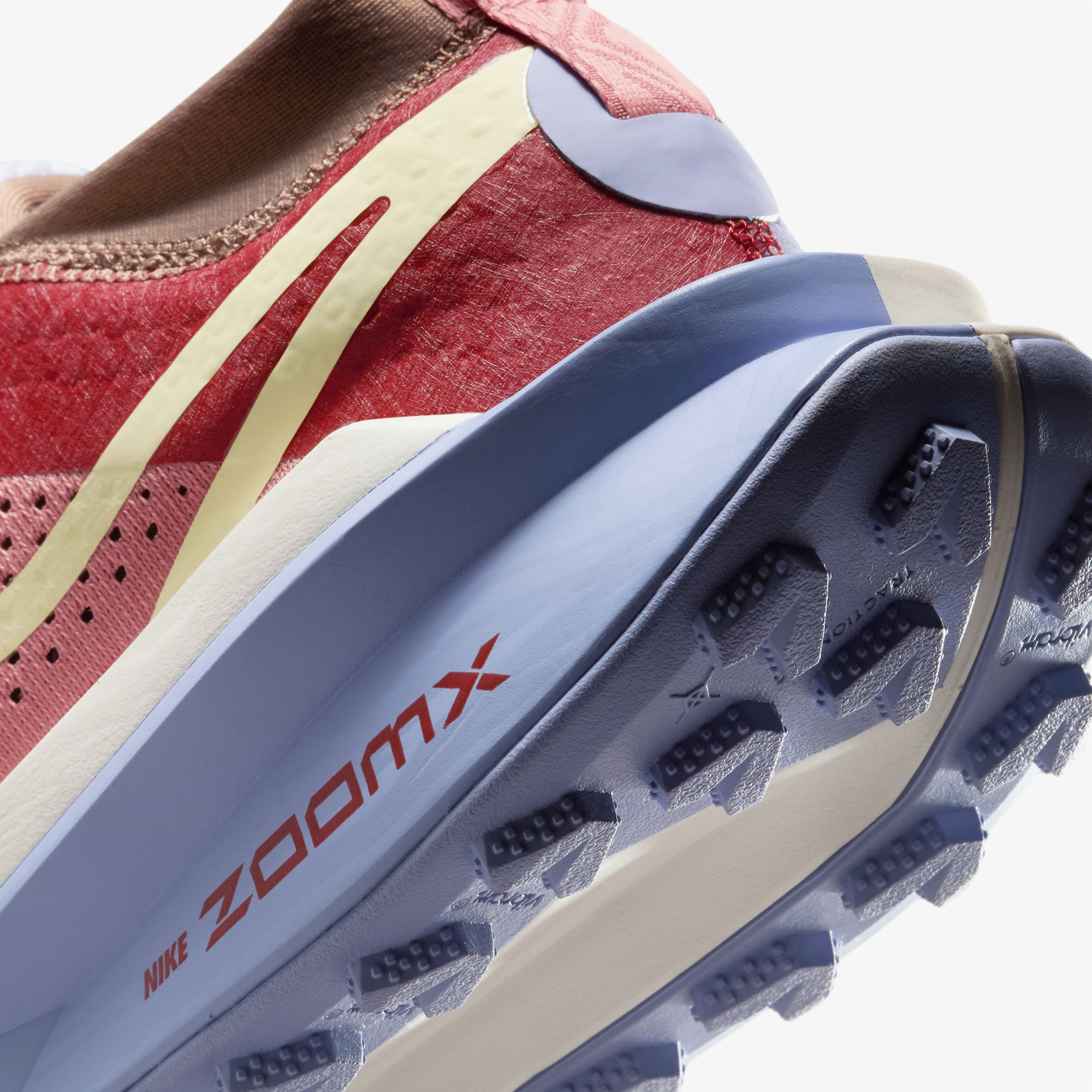 Nike Zegama 2 Kadın Kırmızı Koşu Ayakkabısı