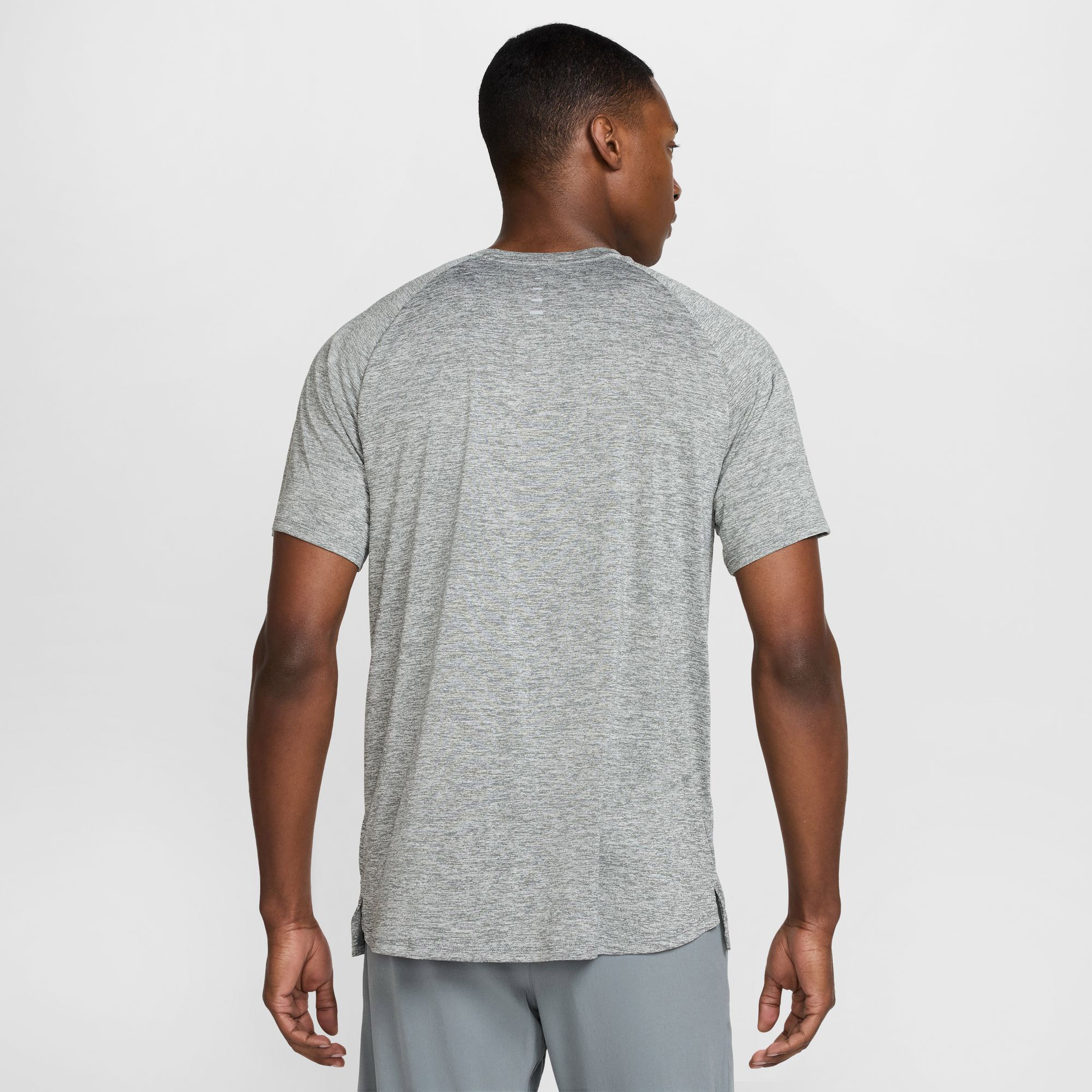 Nike Stride Erkek Gri Koşu T-Shirt