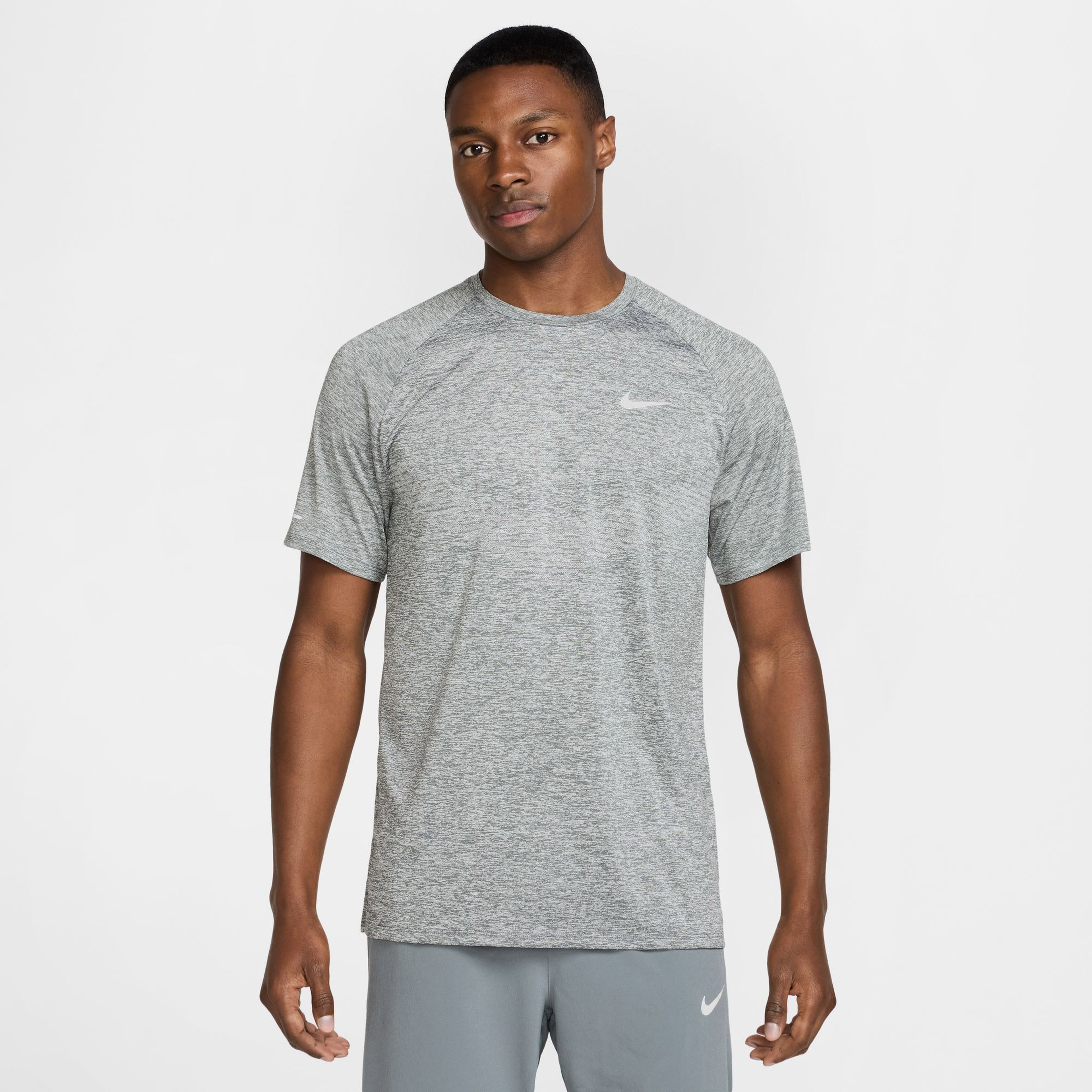 Nike Stride Erkek Gri Koşu T-Shirt