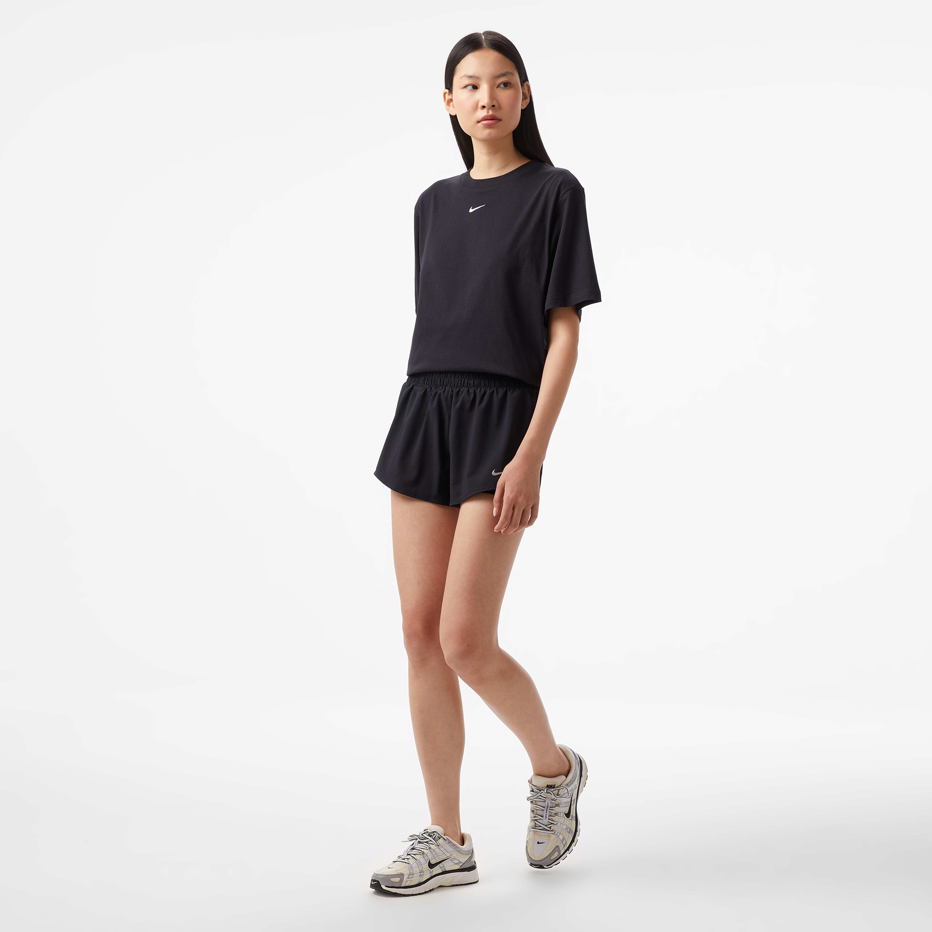 Nike Dri Fit Mid Rise 2in1 Kadın Siyah Şort