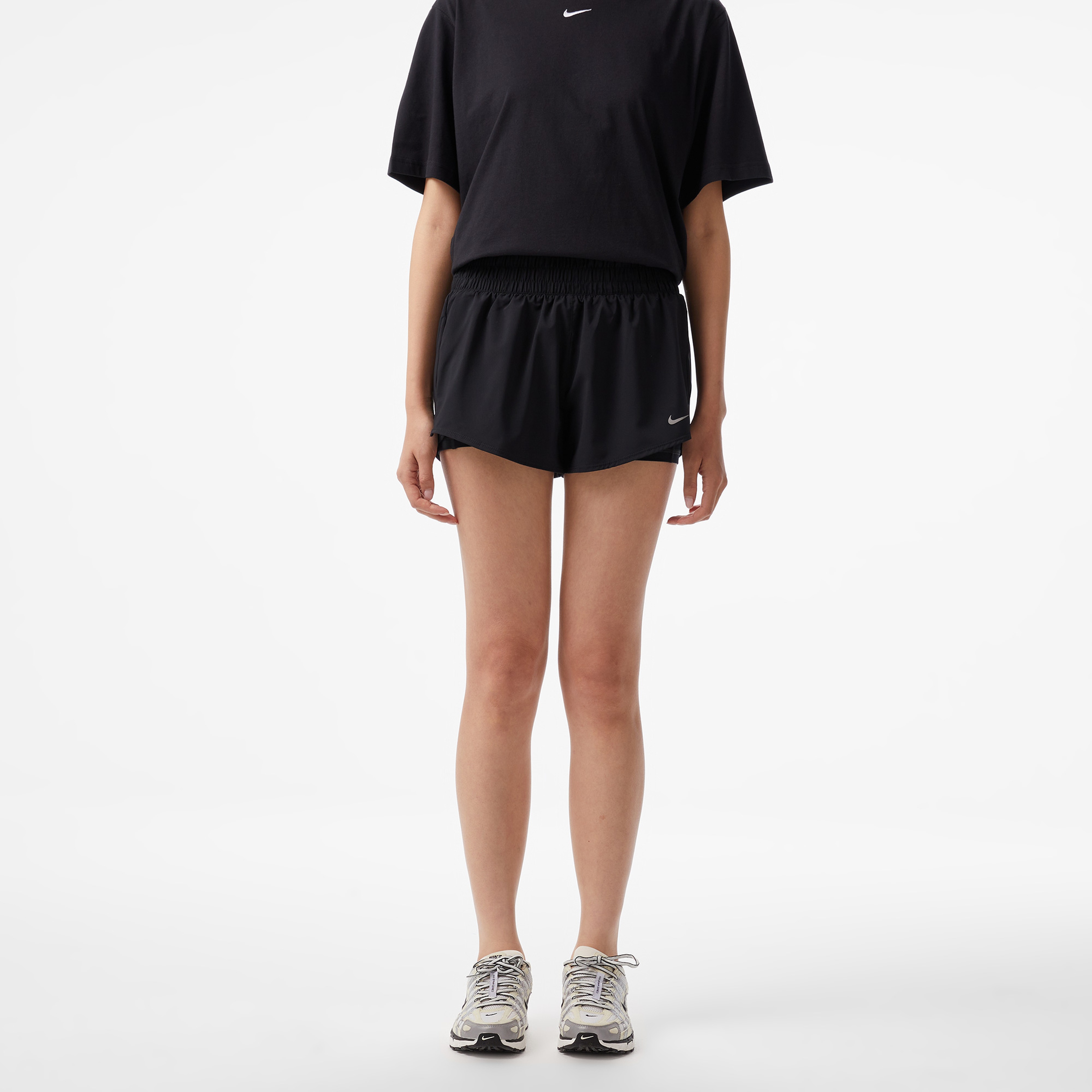 Nike Dri Fit Mid Rise 2in1 Kadın Siyah Şort