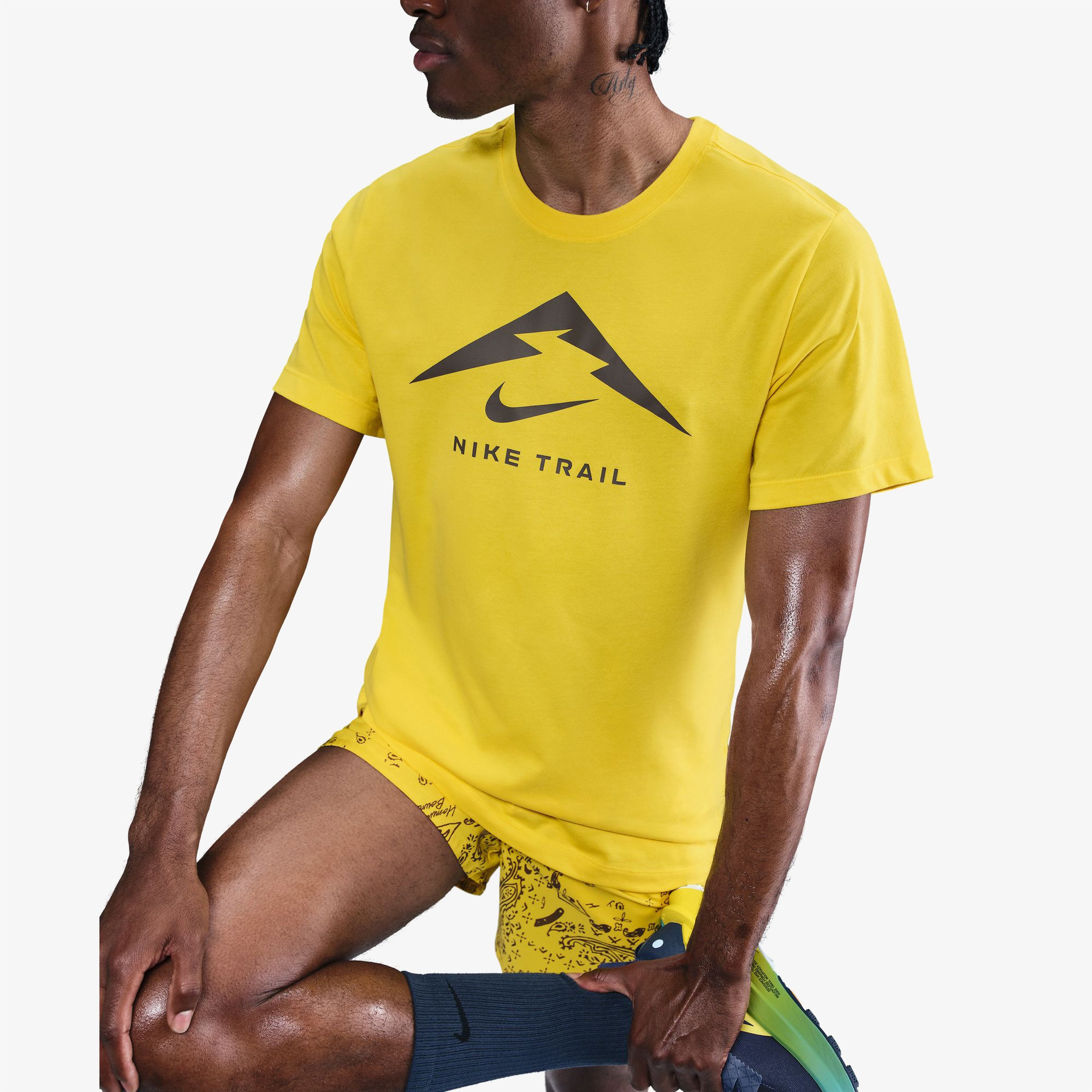 Nike Dri-Fit Erkek Sarı Koşu T-Shirt