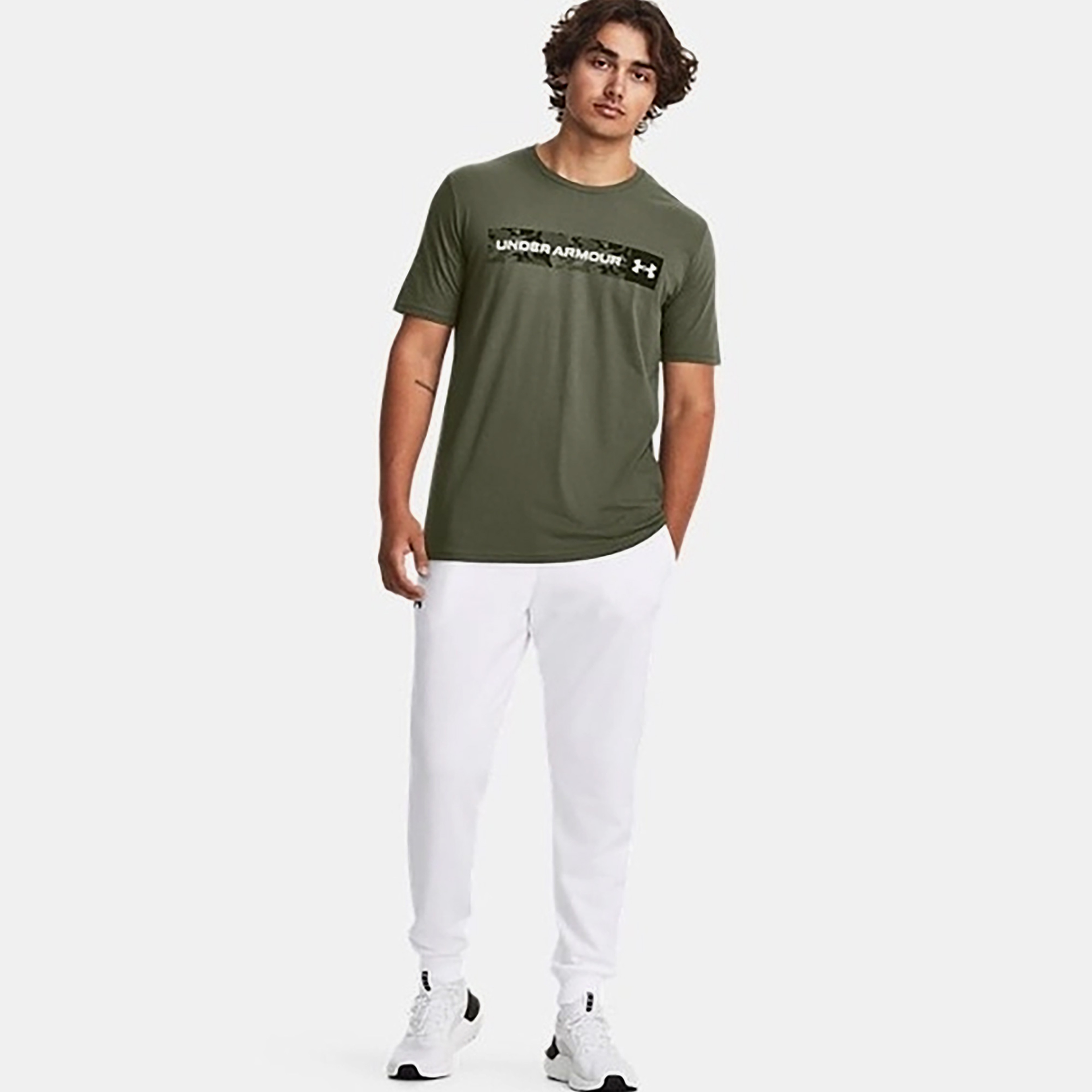 Under Armour Camo Chest Stripe Ss Erkek Yeşil T-Shirt