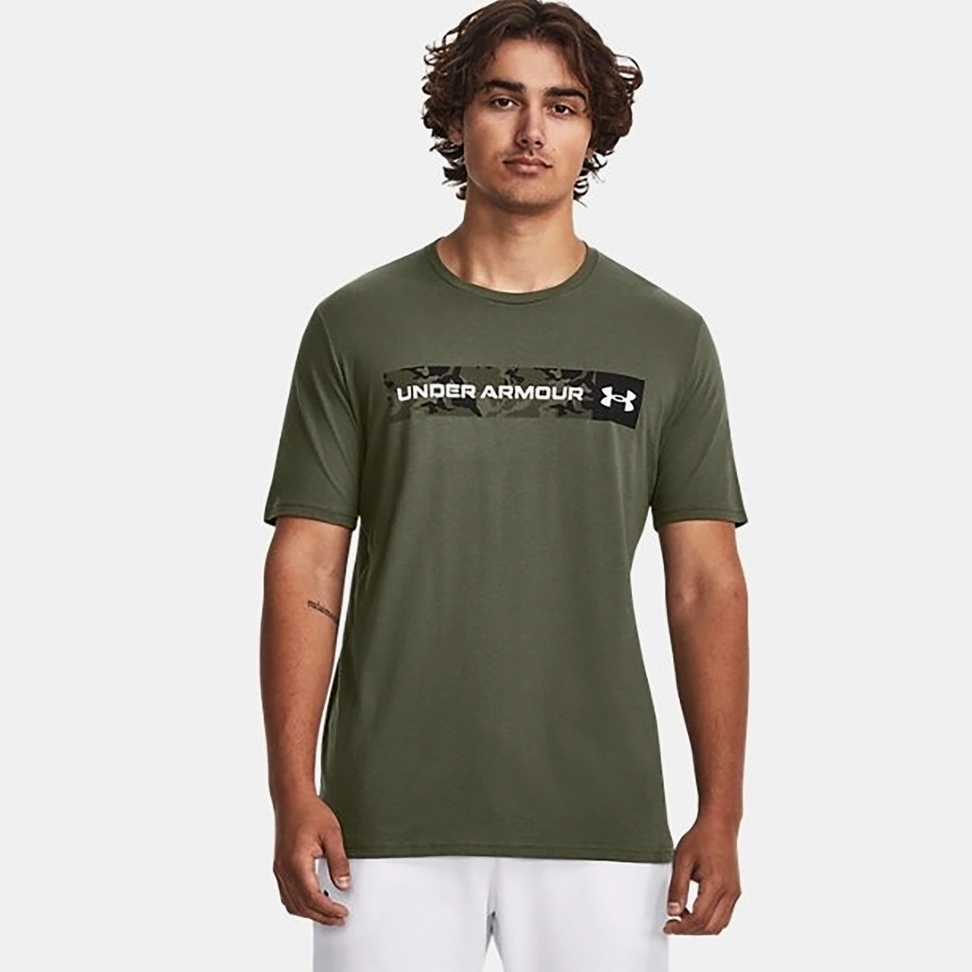 Under Armour Camo Chest Stripe Ss Erkek Yeşil T-Shirt