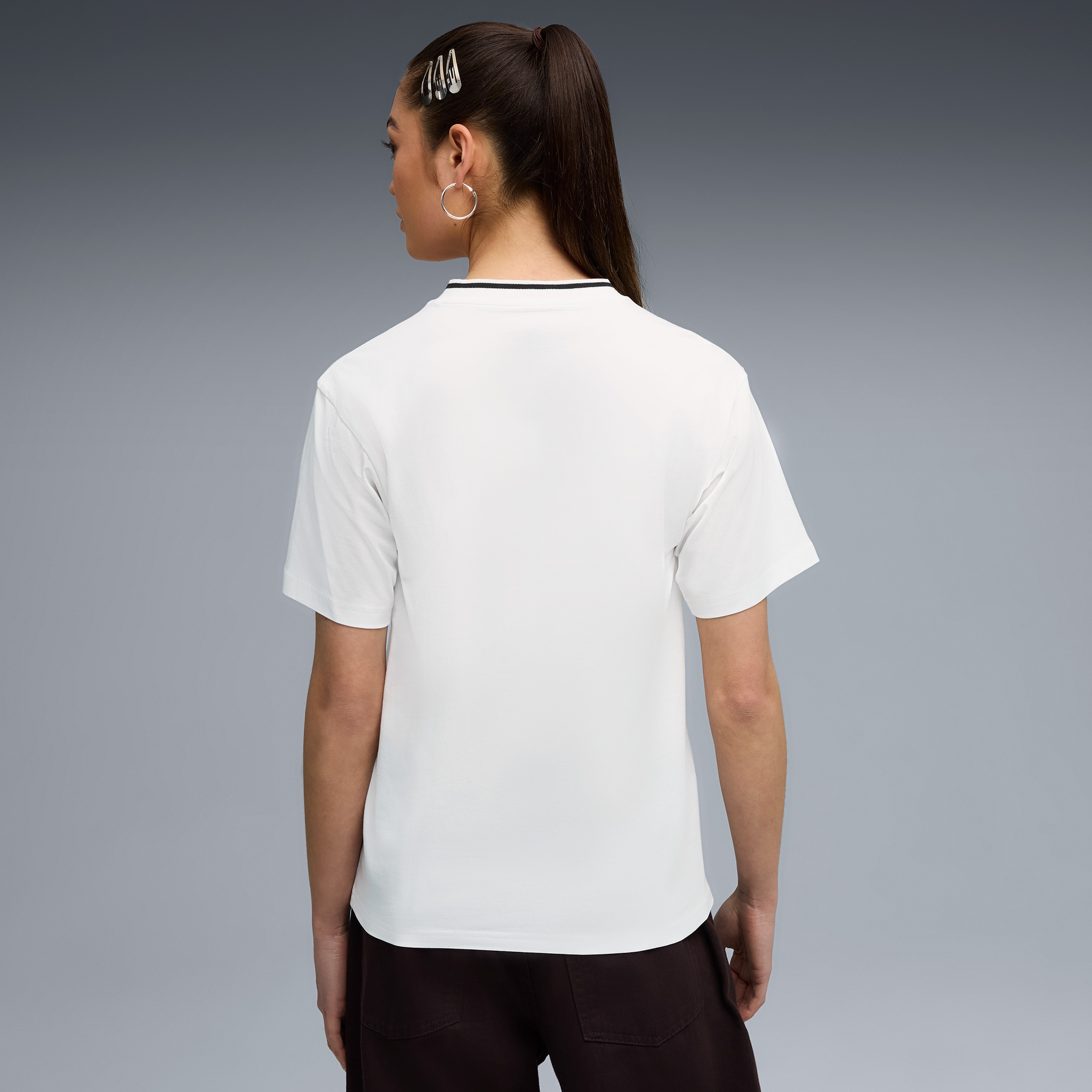 Puma Ess Relaxed V-Neck Kadın Beyaz T-Shirt