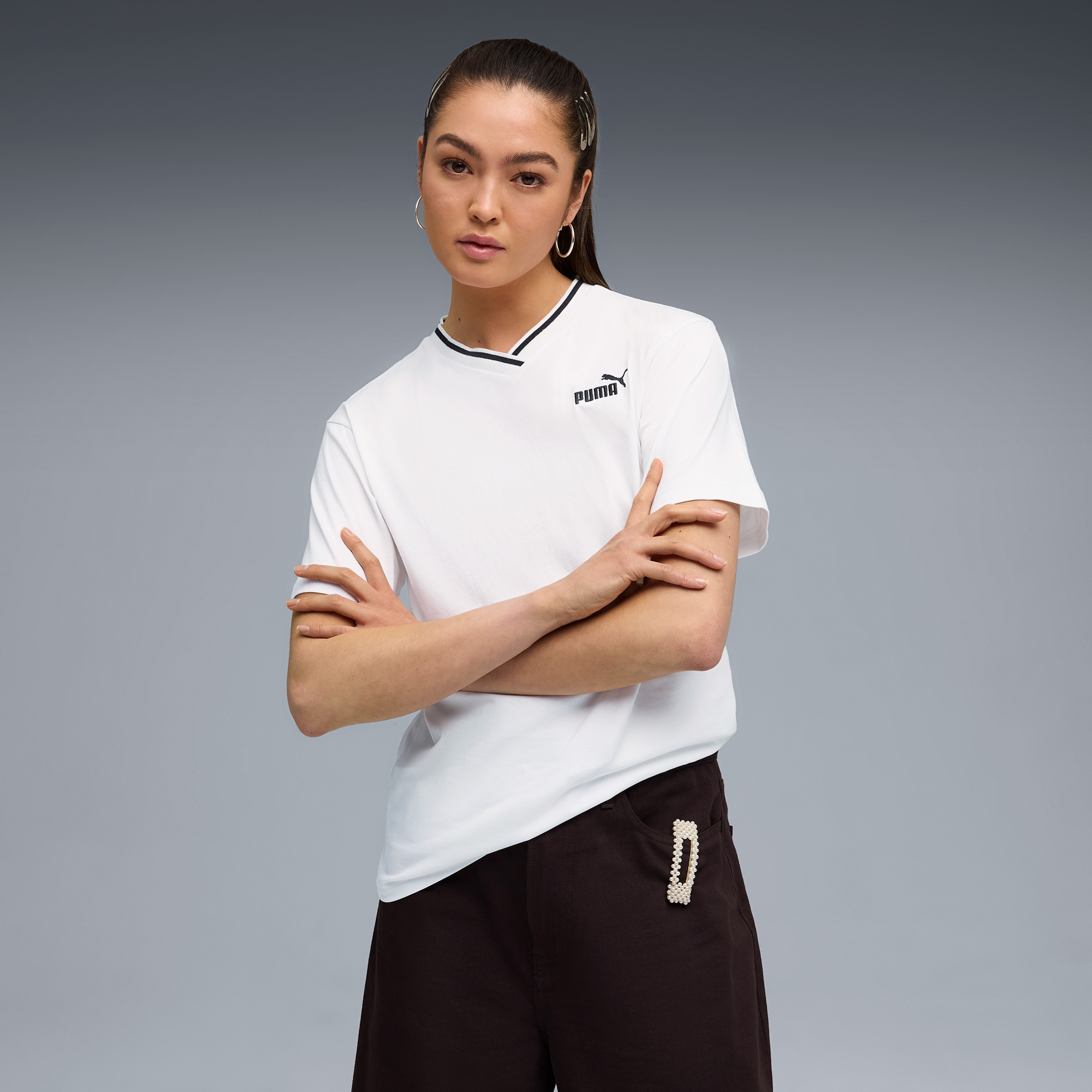 Puma Ess Relaxed V-Neck Kadın Beyaz T-Shirt