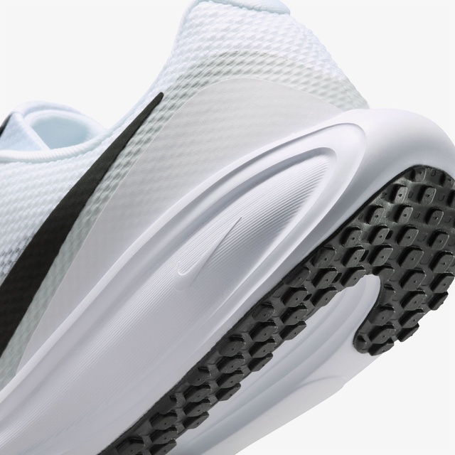 Nike Beyaz Nike Revolution 8