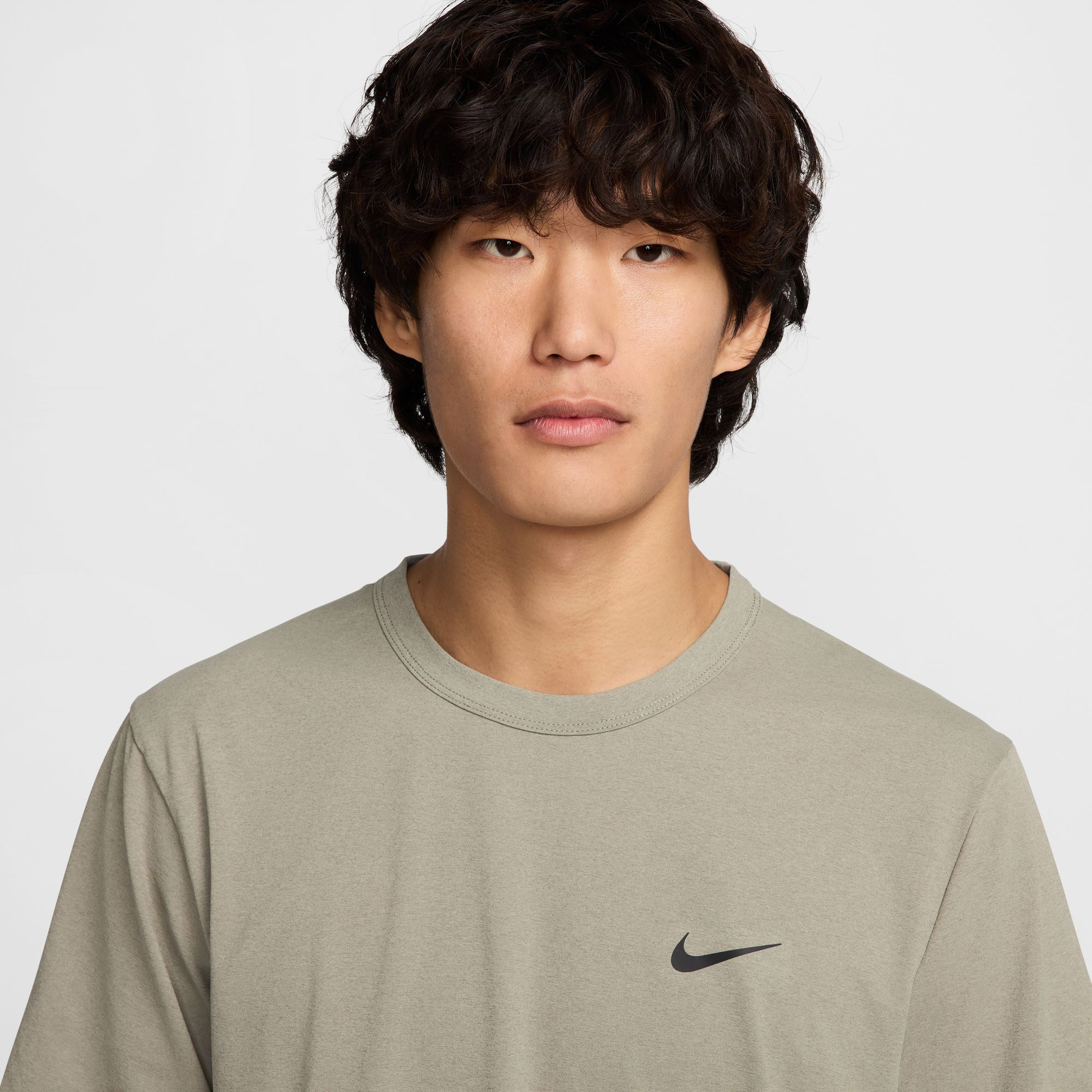 Nike Hyverse Erkek Haki Antrenman T-Shirt