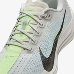 Nike Pegasus Plus Kadın Gri Koşu Ayakkabısı