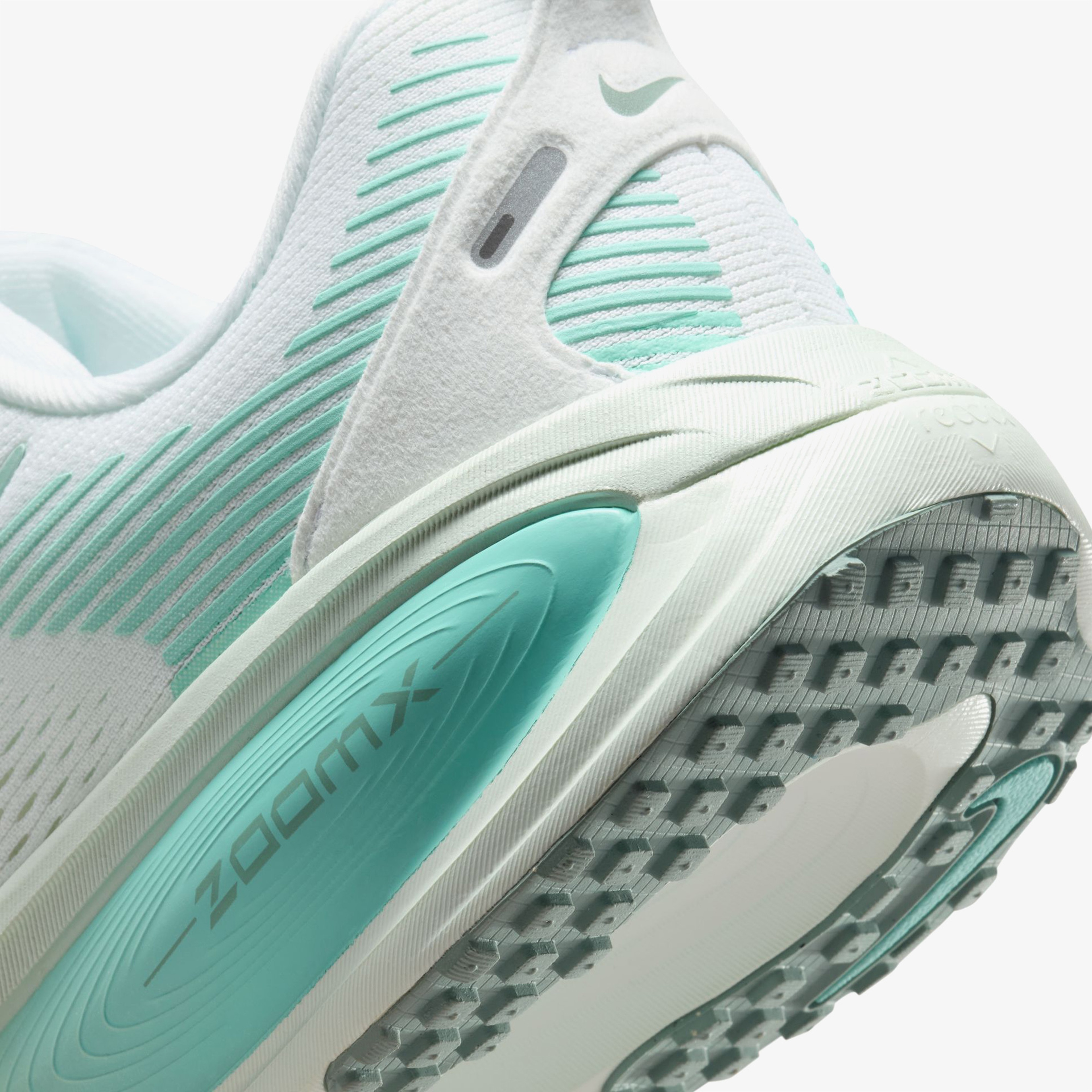 Nike Vomero 18 Kadın Beyaz Koşu Ayakkabısı