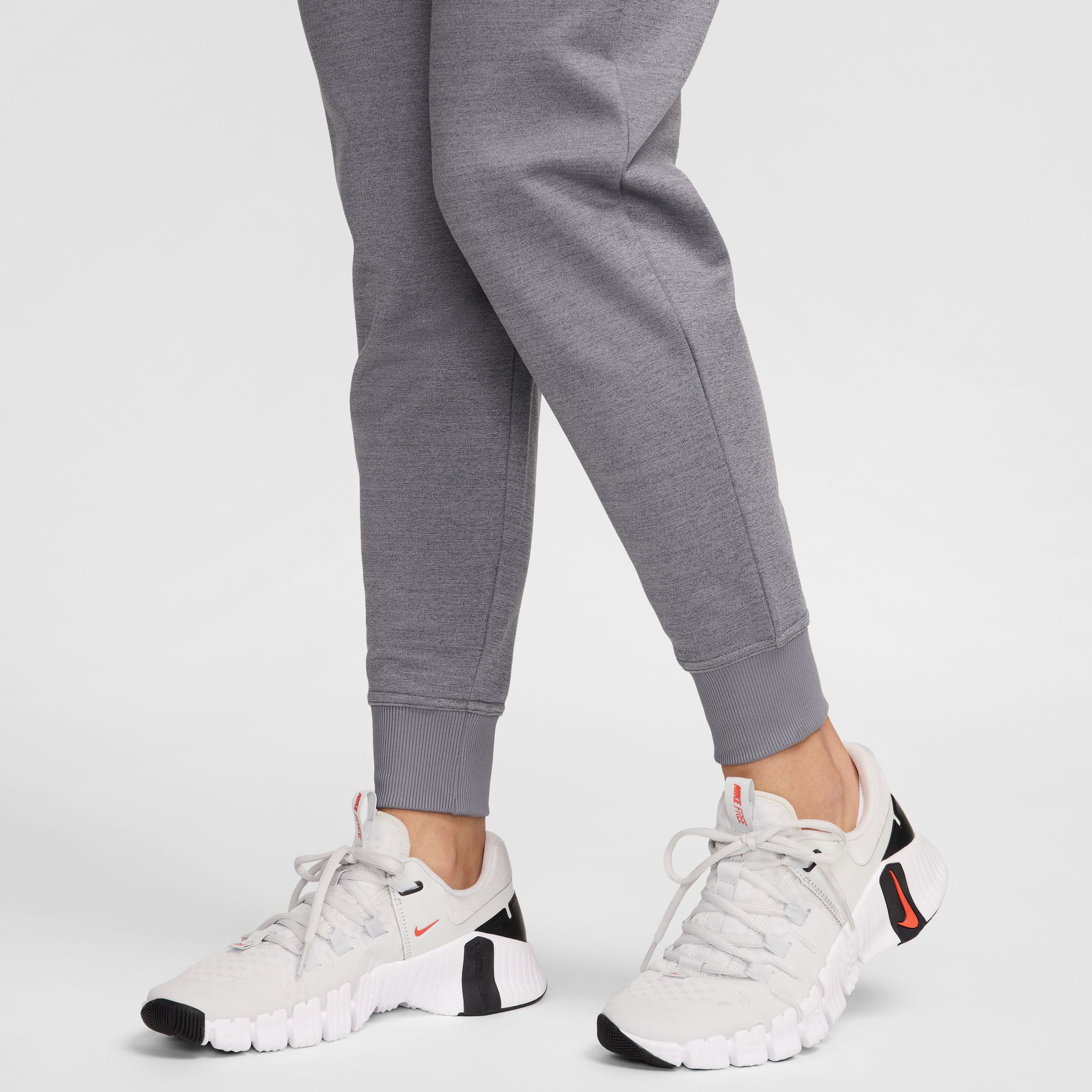 Nike Therma-Fit One Kadın Gri Antrenman Eşofman Altı