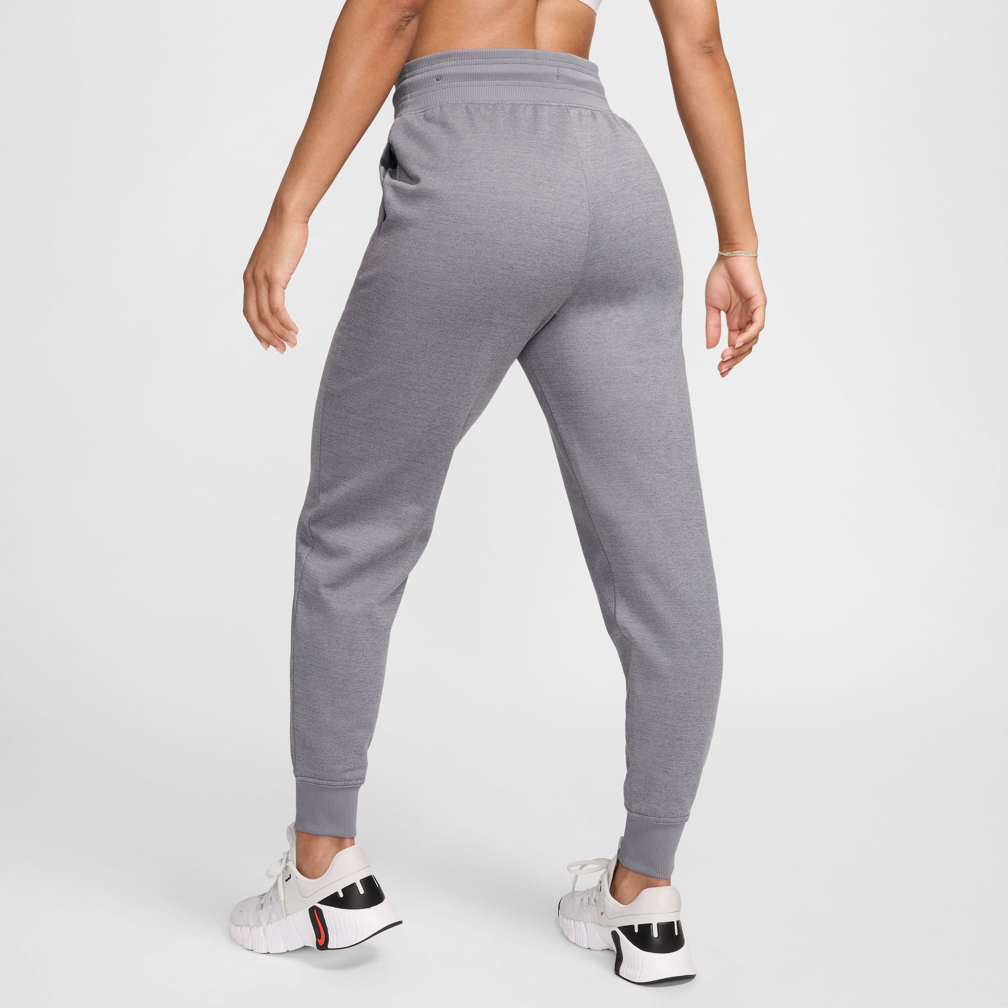 Nike Therma-Fit One Kadın Gri Antrenman Eşofman Altı