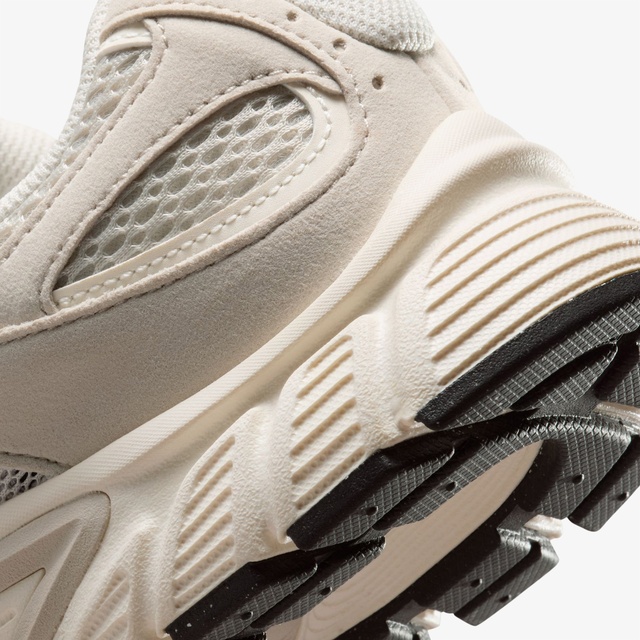 Nike Bej Nike V5 RNR