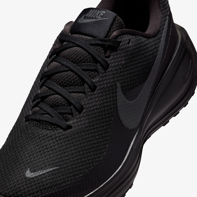 Nike Siyah Nike Revolution 8