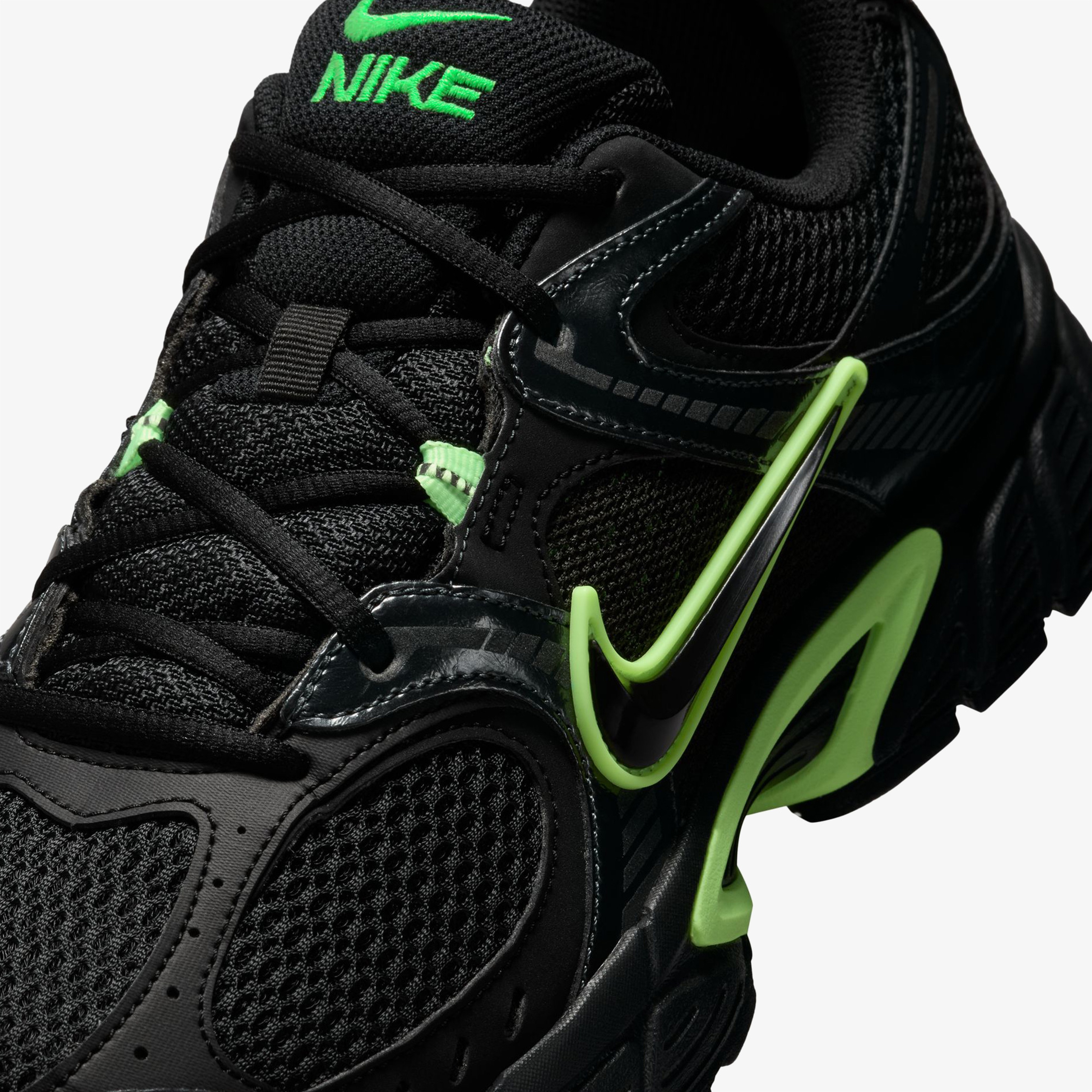 Nike V5 RNR Erkek Siyah Spor Ayakkabı