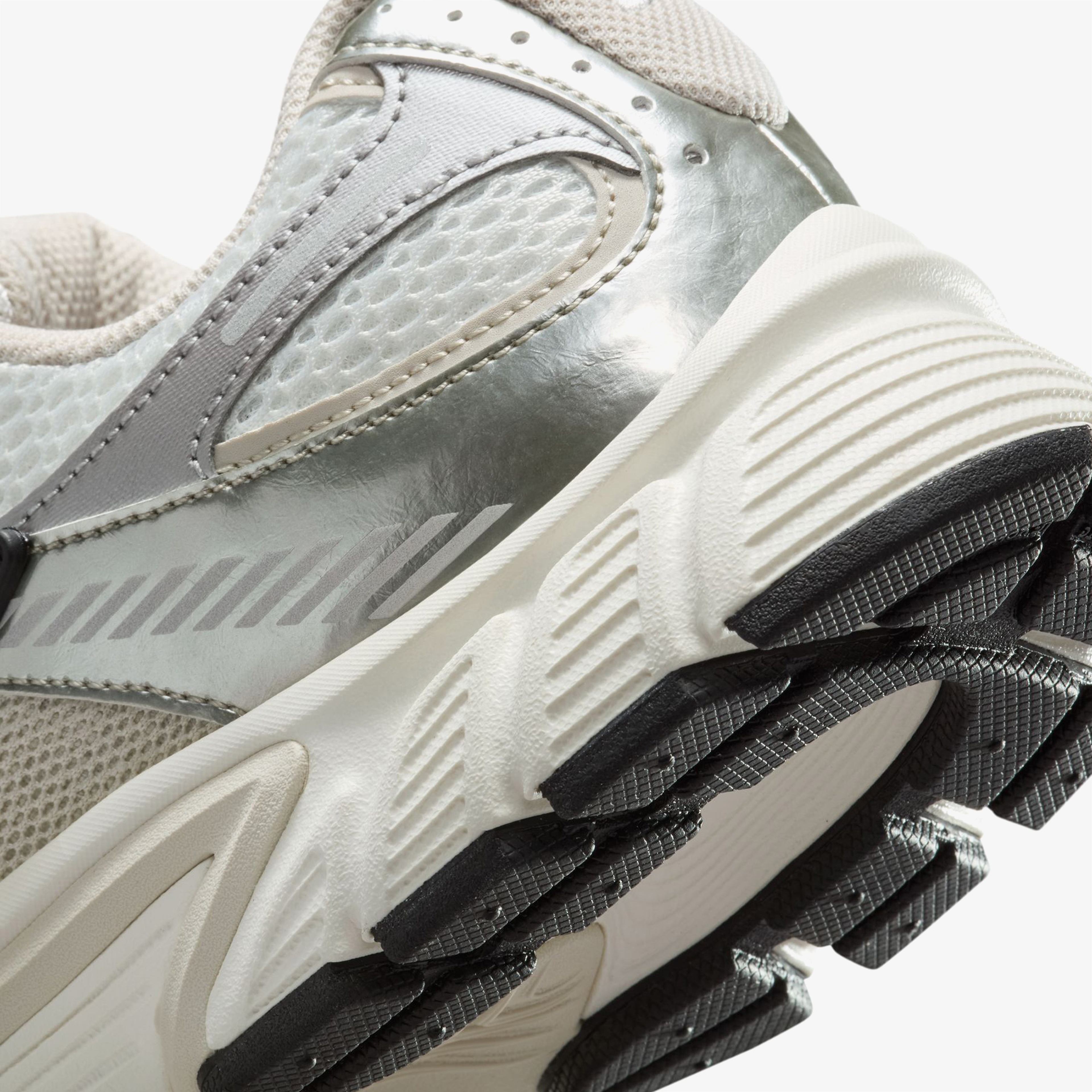 Nike V5 RNR Kadın Beyaz Spor Ayakkabı