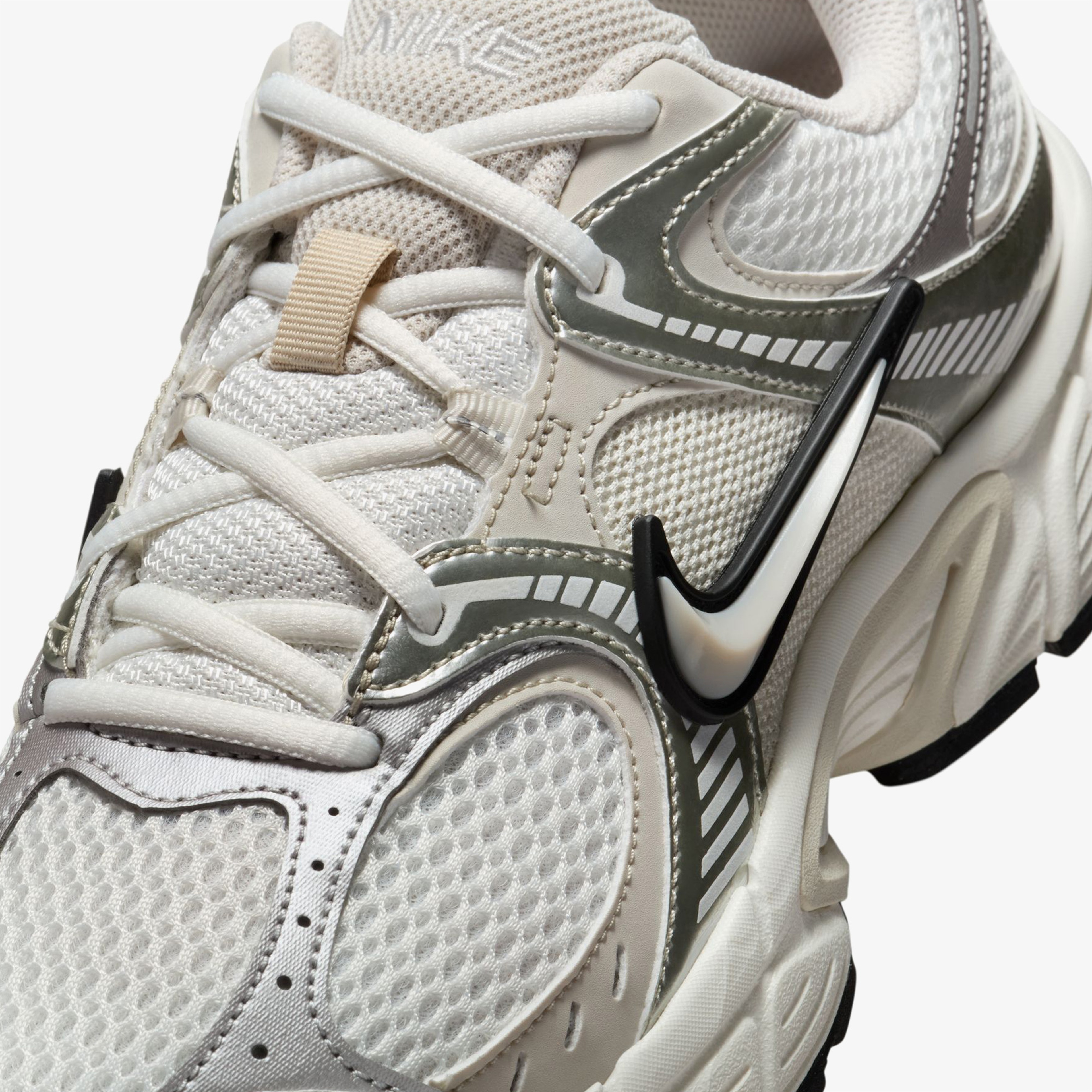 Nike V5 RNR Kadın Beyaz Spor Ayakkabı