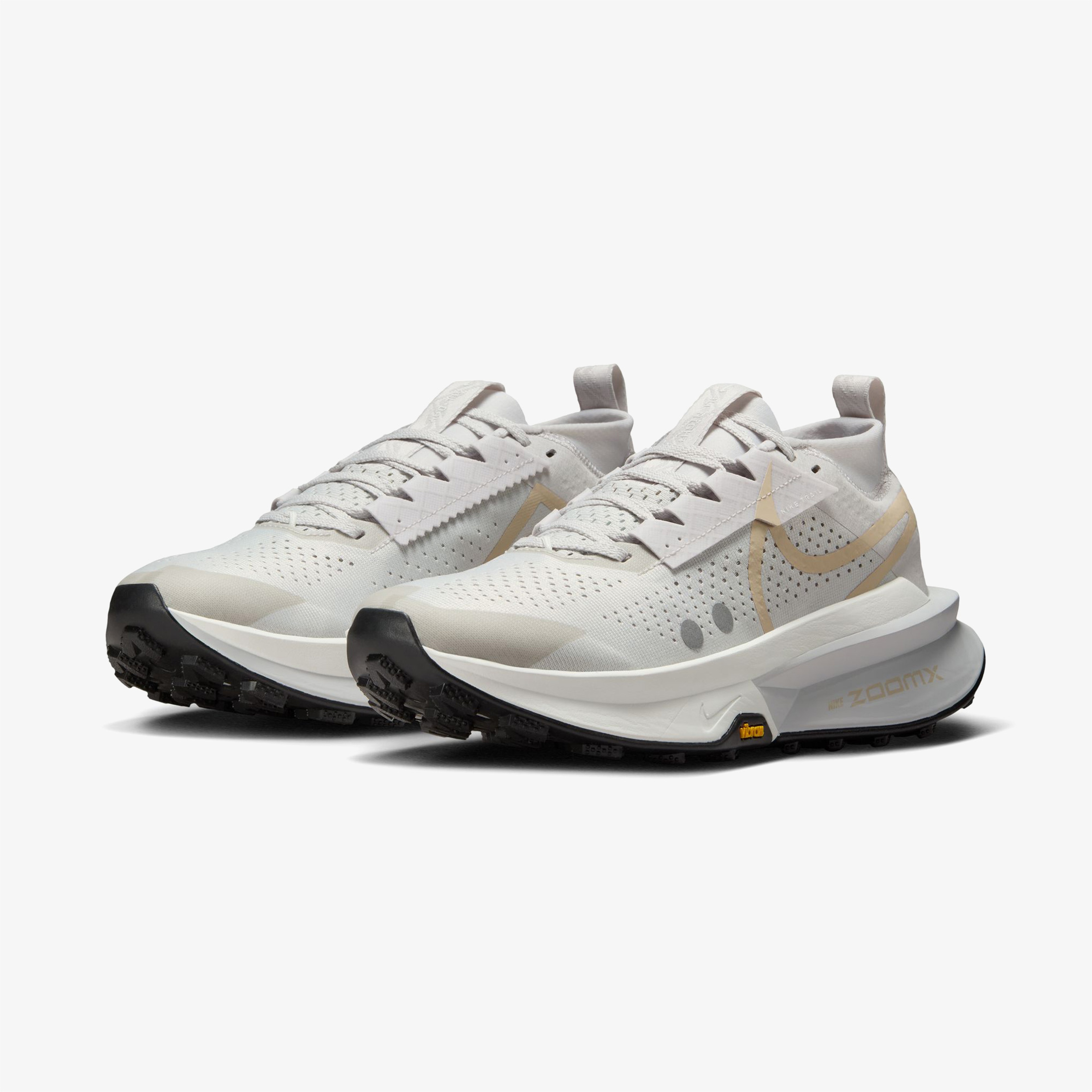 Nike Zegama 2 Kadın Gri Koşu Ayakkabısı