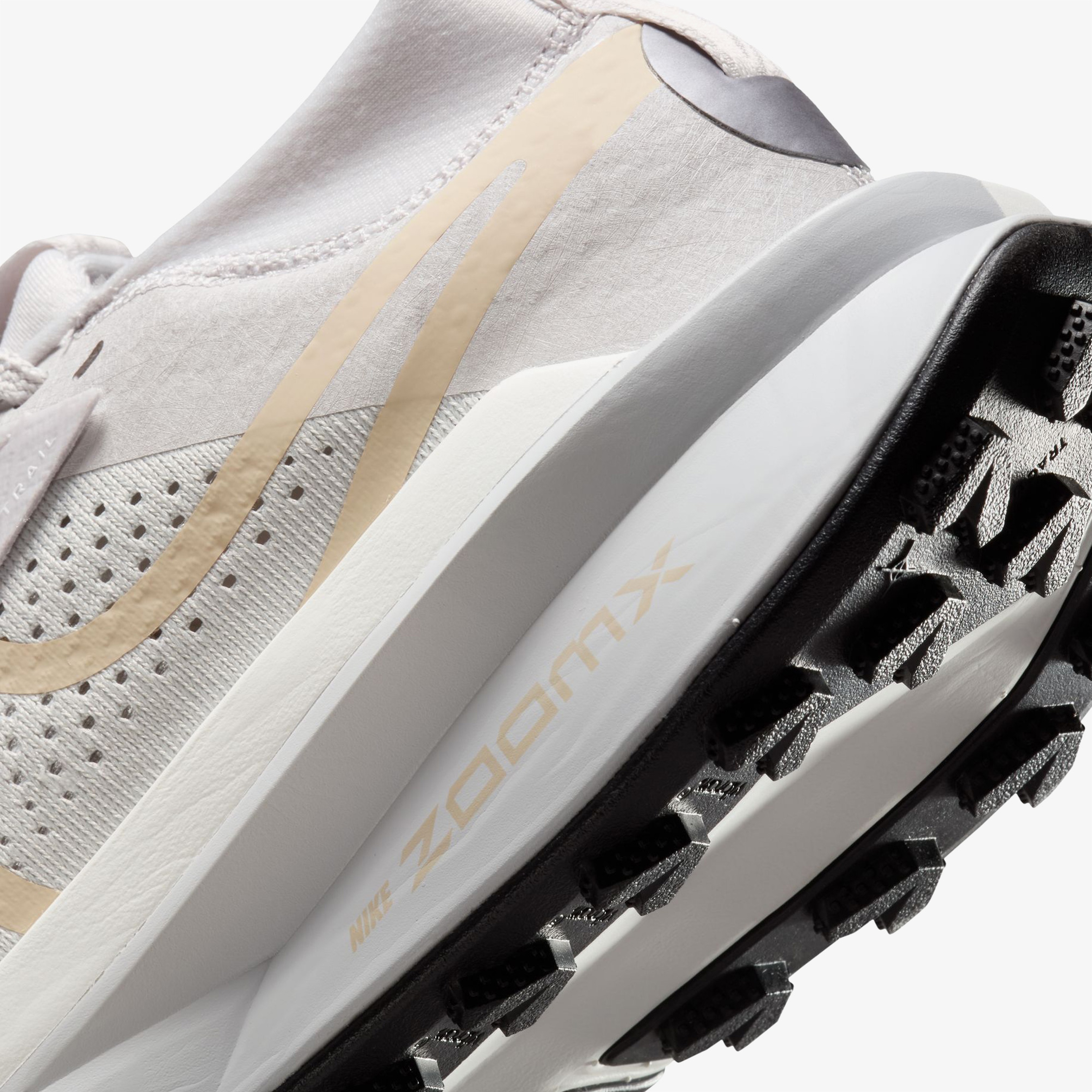 Nike Zegama 2 Kadın Gri Koşu Ayakkabısı