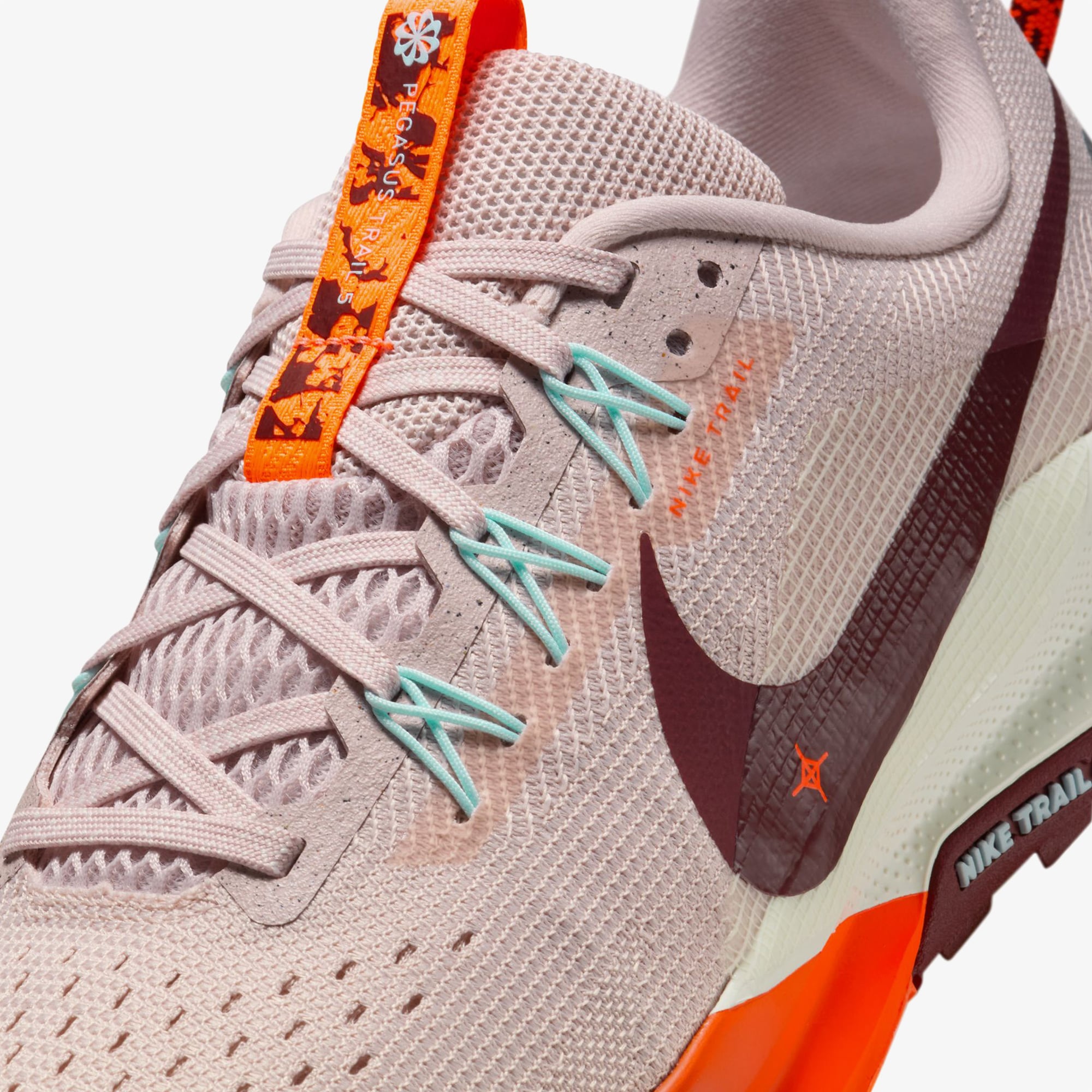 Nike Pegasus Trail 5 Kadın Kırmızı Koşu Ayakkabısı