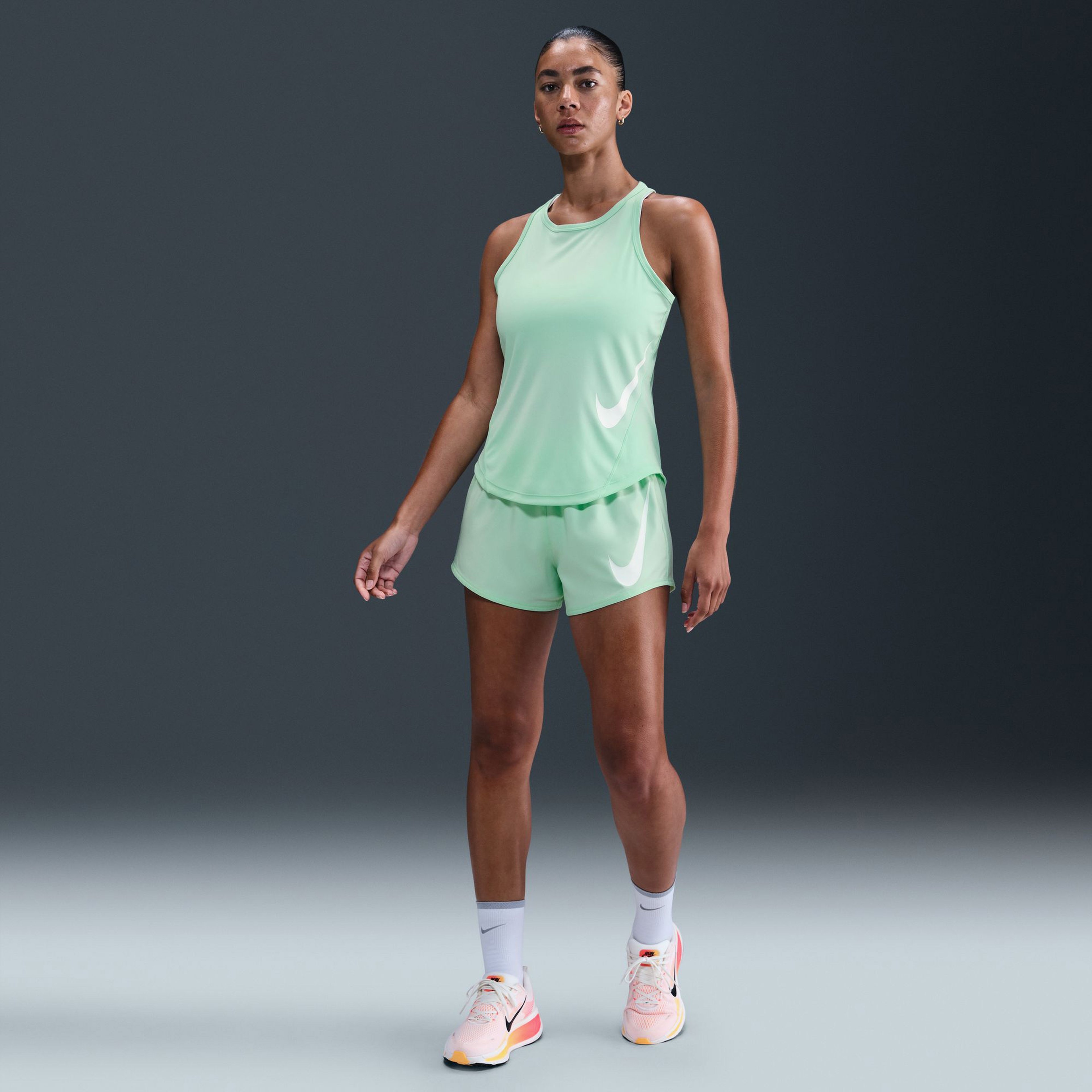 Nike One Swoosh Kadın Yeşil Koşu Şortu