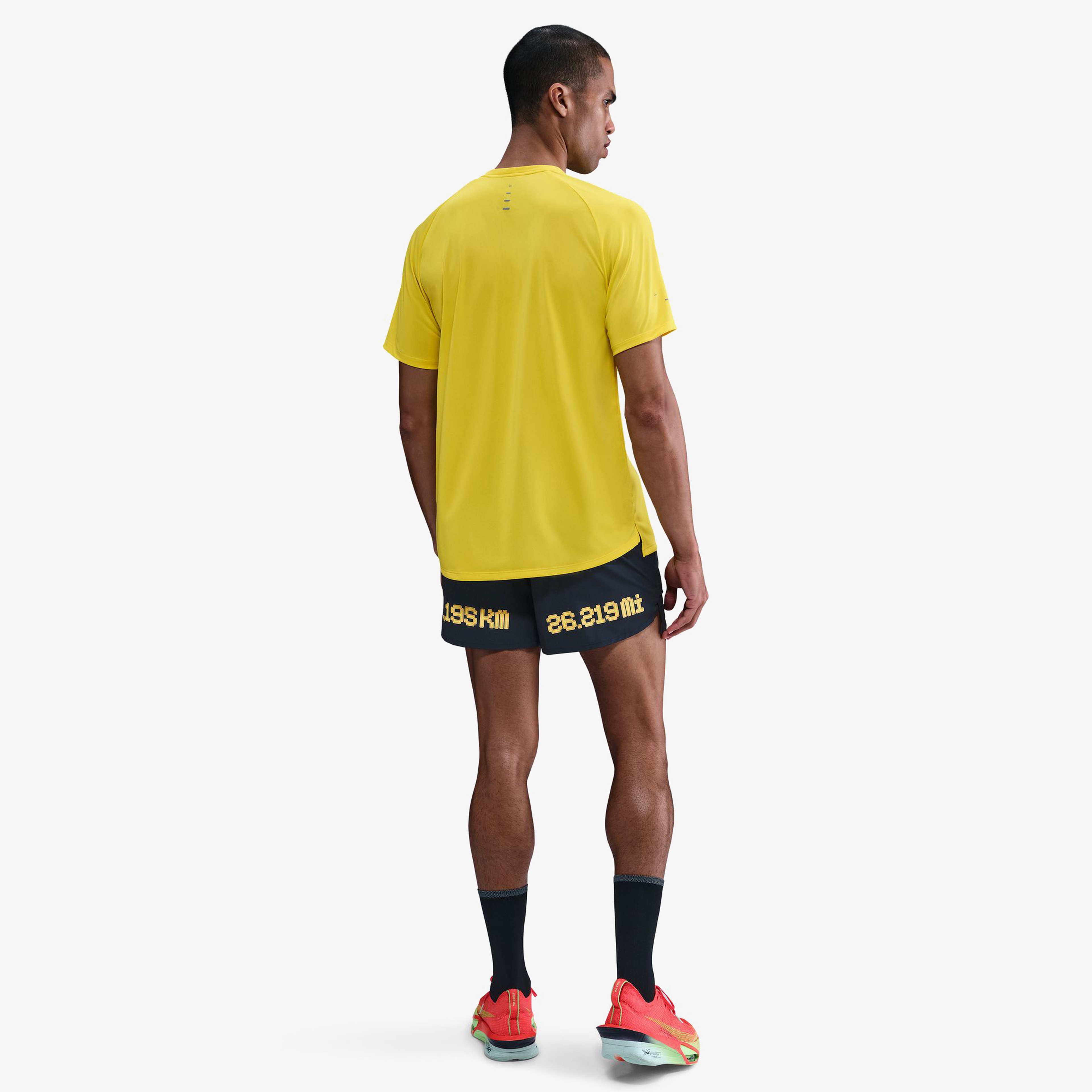 Nike Stride Erkek Sarı Koşu T-Shirt