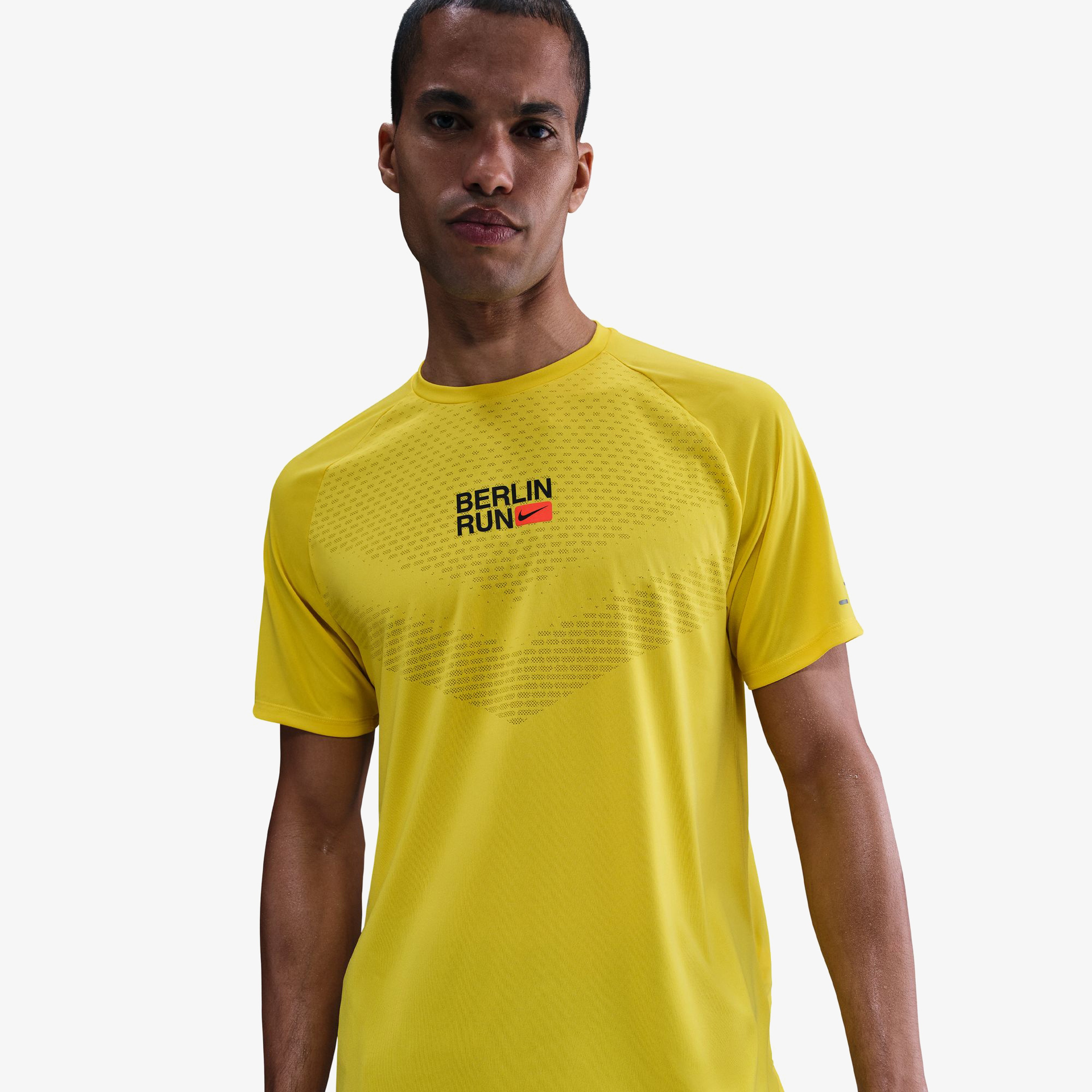 Nike Stride Erkek Sarı Koşu T-Shirt